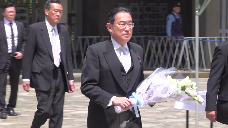 千鳥ヶ淵戦没者墓苑を参拝する岸田総理１