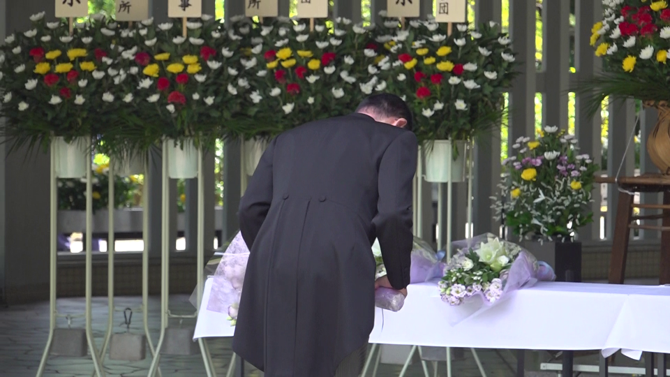 千鳥ヶ淵戦没者墓苑を参拝する岸田総理２