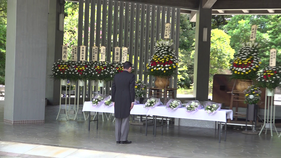 千鳥ヶ淵戦没者墓苑を参拝する岸田総理３