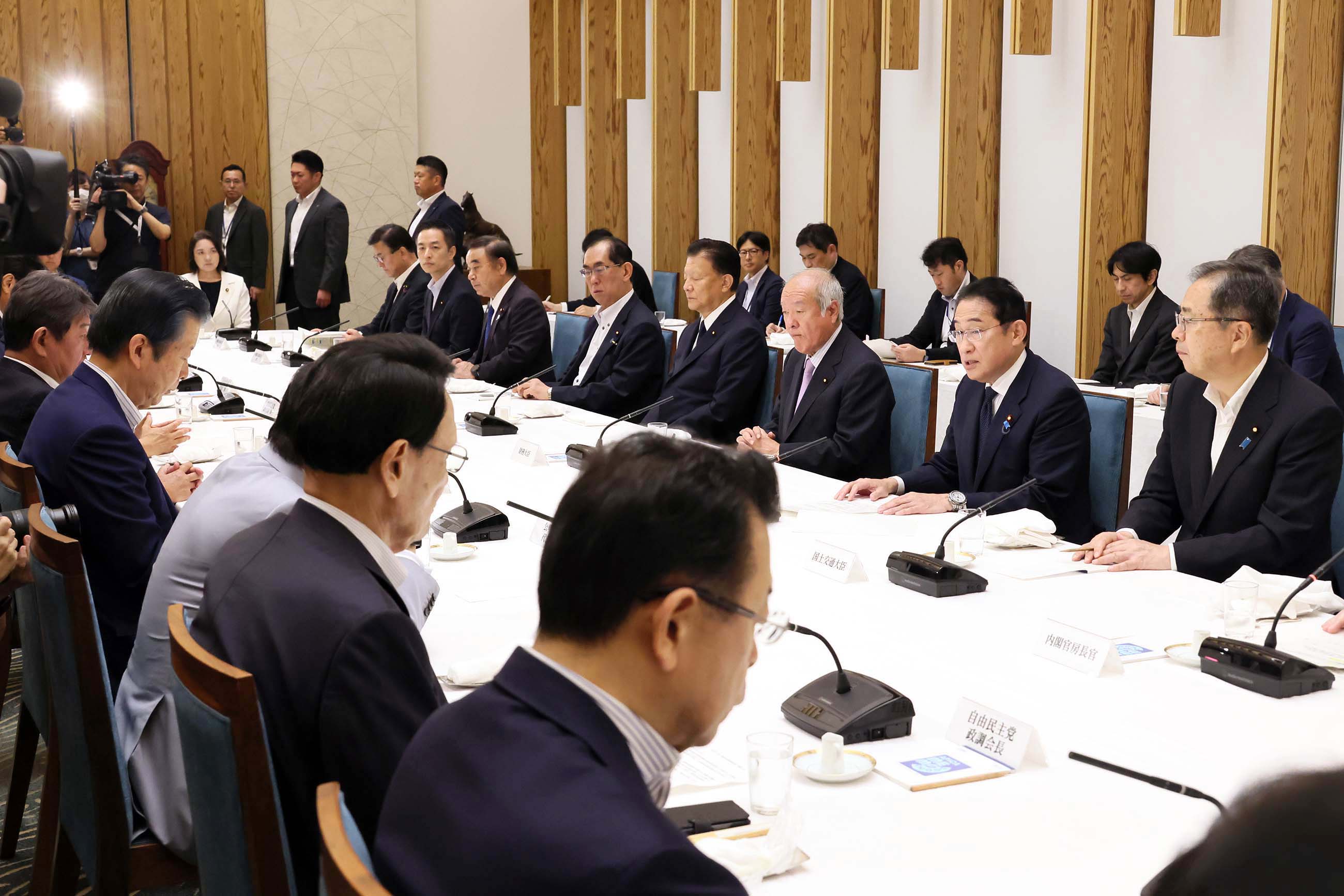 挨拶する岸田総理５