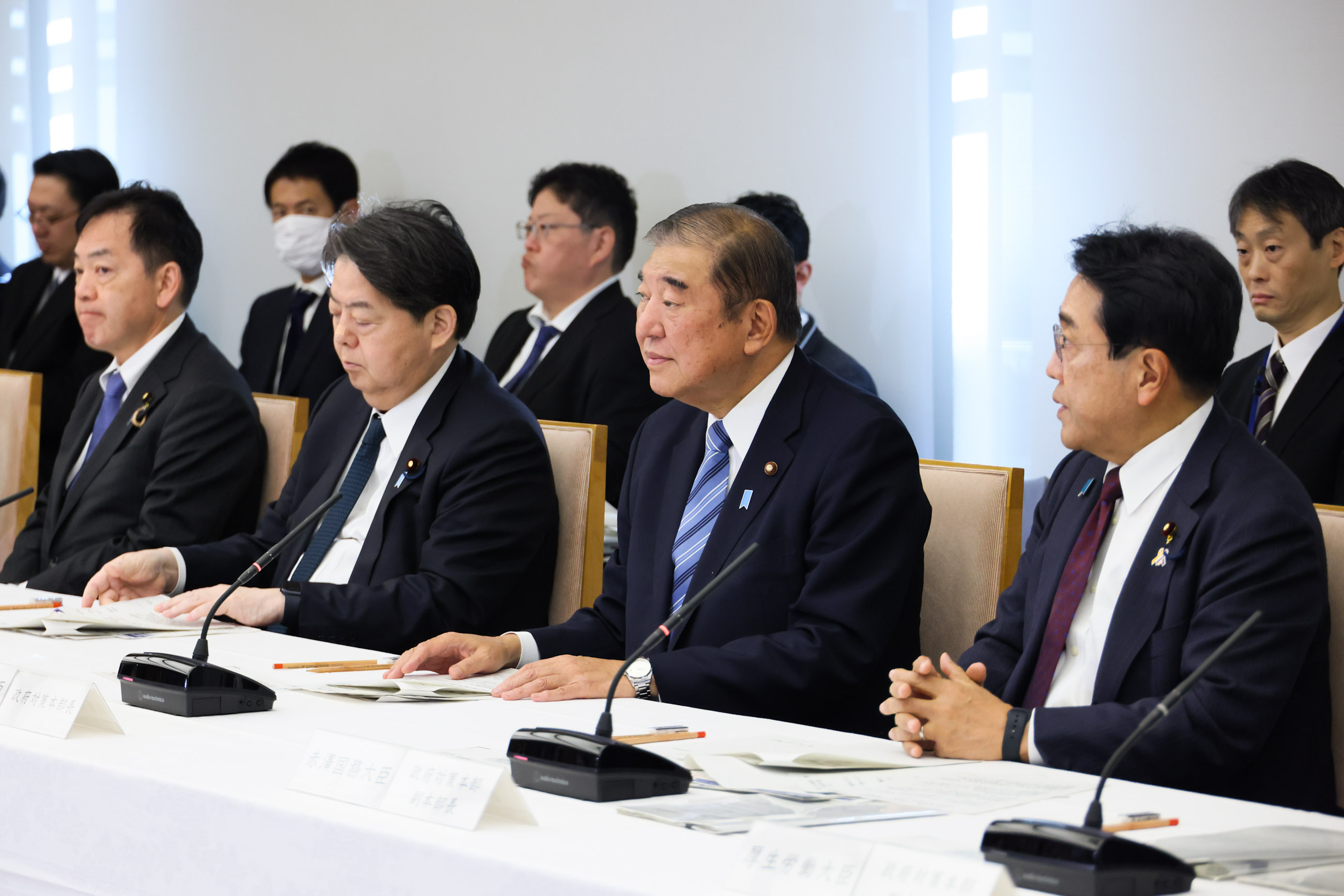 訓練の講評を述べる石破総理１