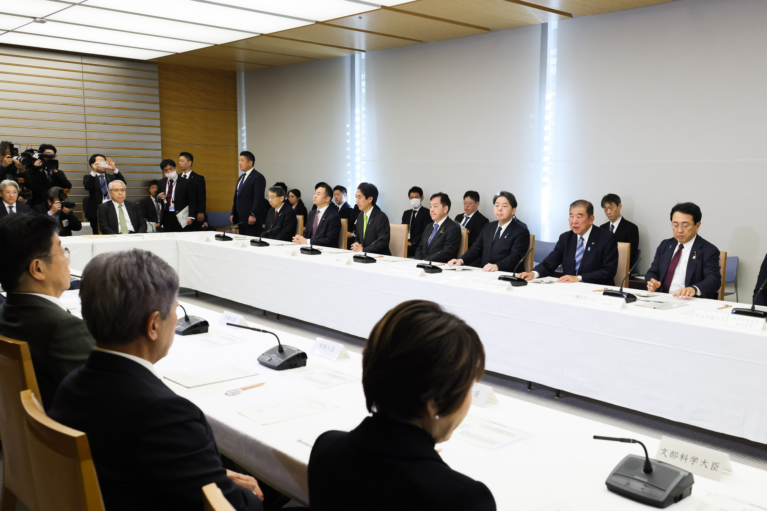 訓練の講評を述べる石破総理２