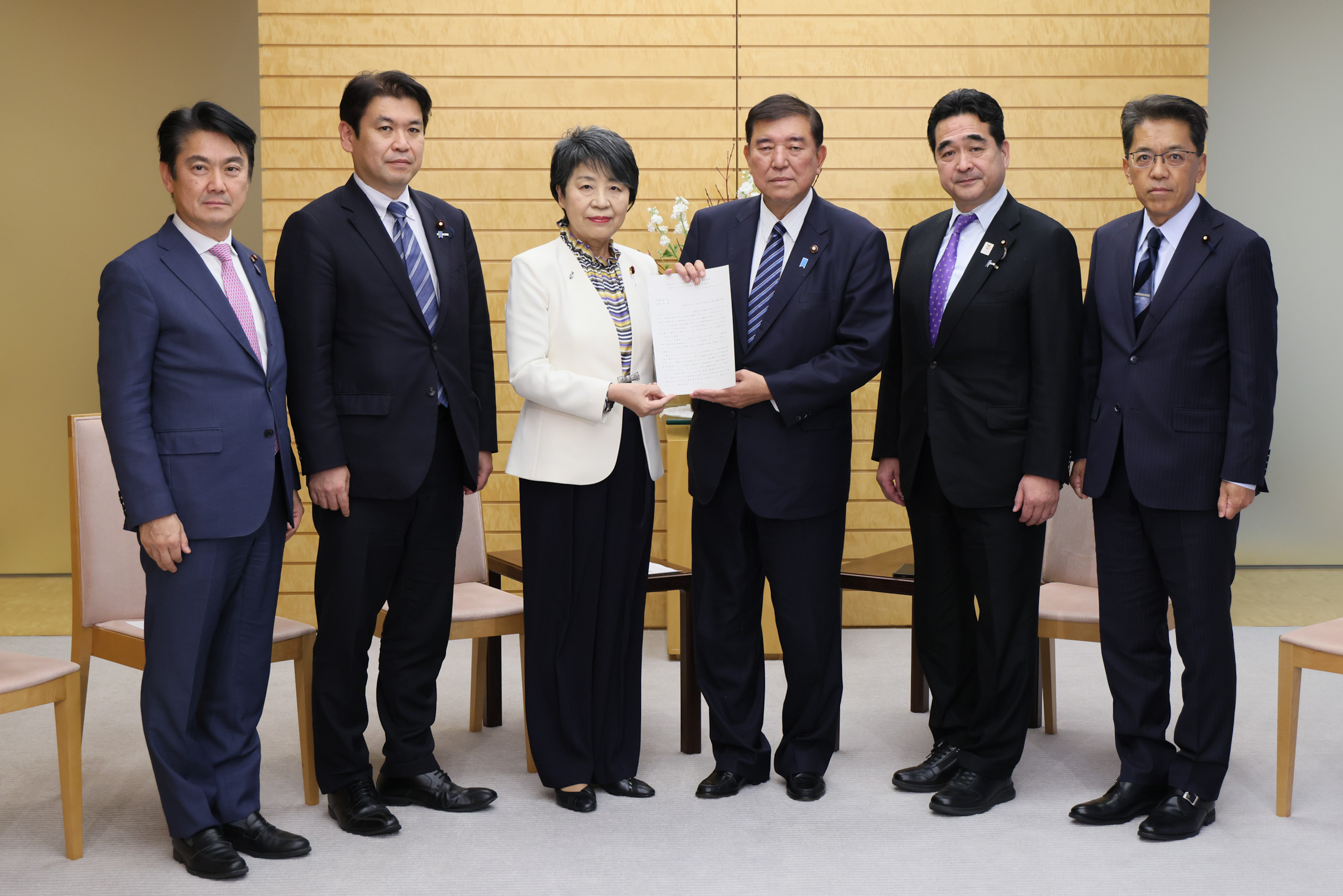 自由民主党・性暴力のない社会の実現を目指す議員連盟による申入れ