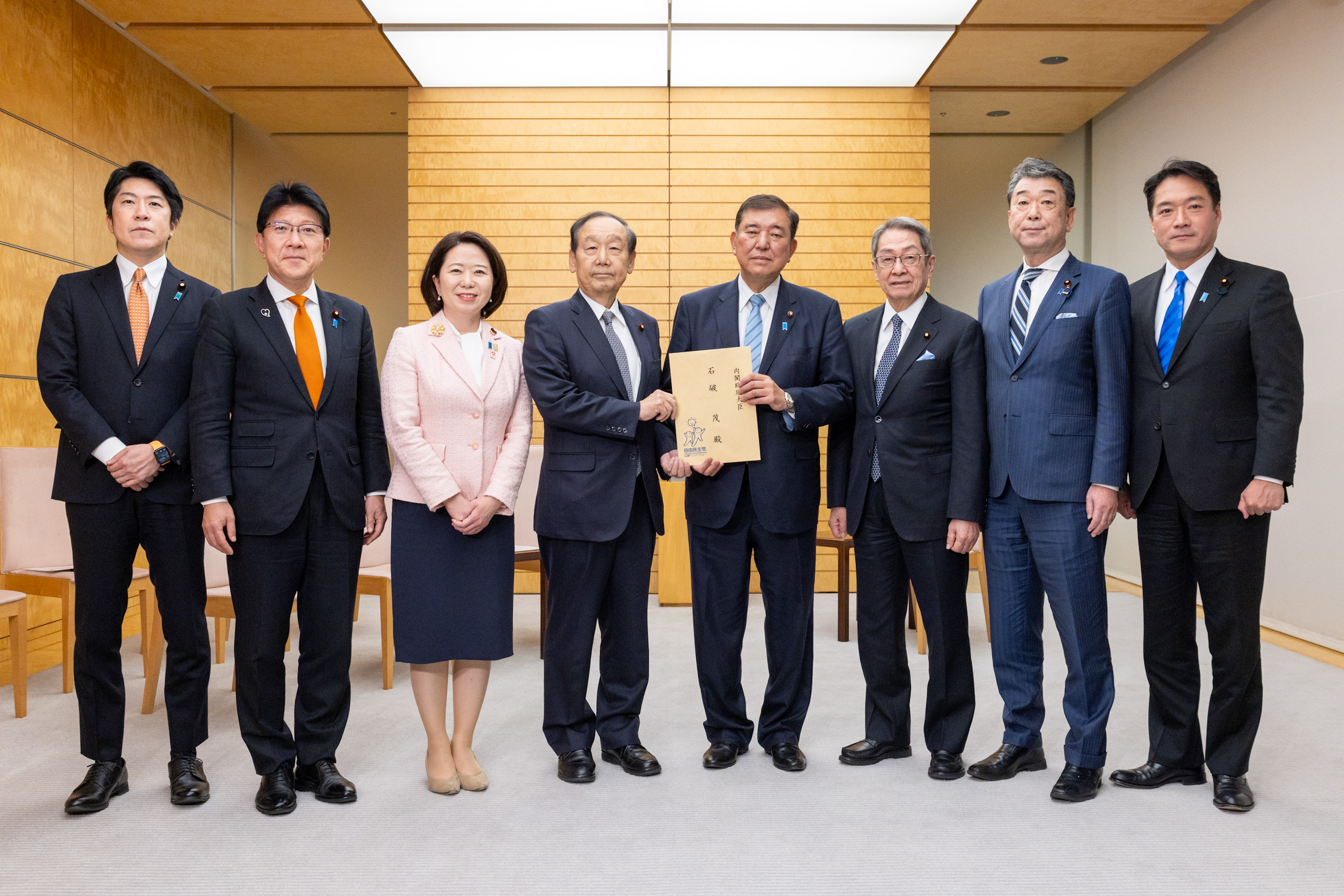 自由民主党・新しい地方経済・生活環境創生本部による申入れ