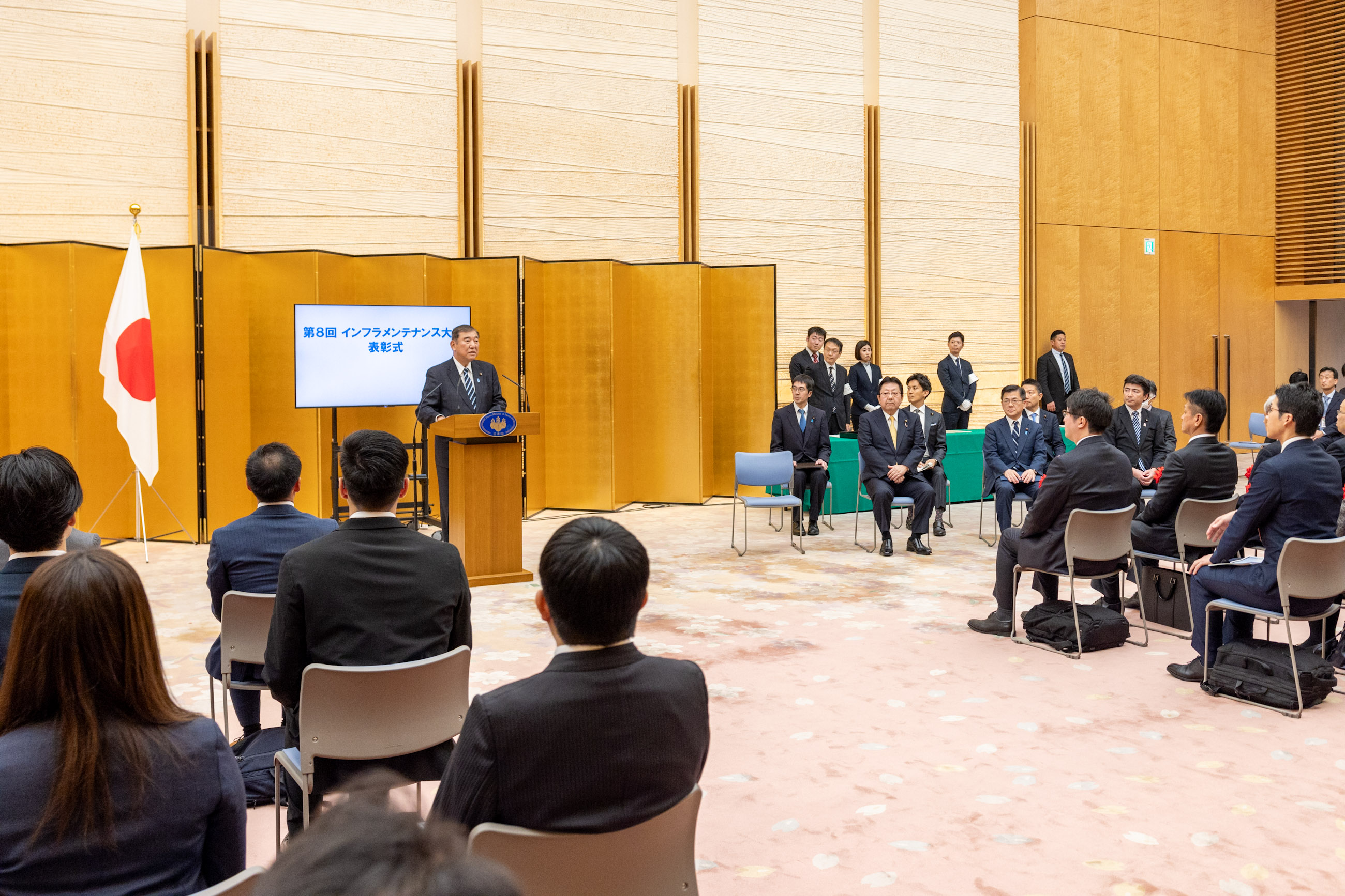 挨拶する石破総理１