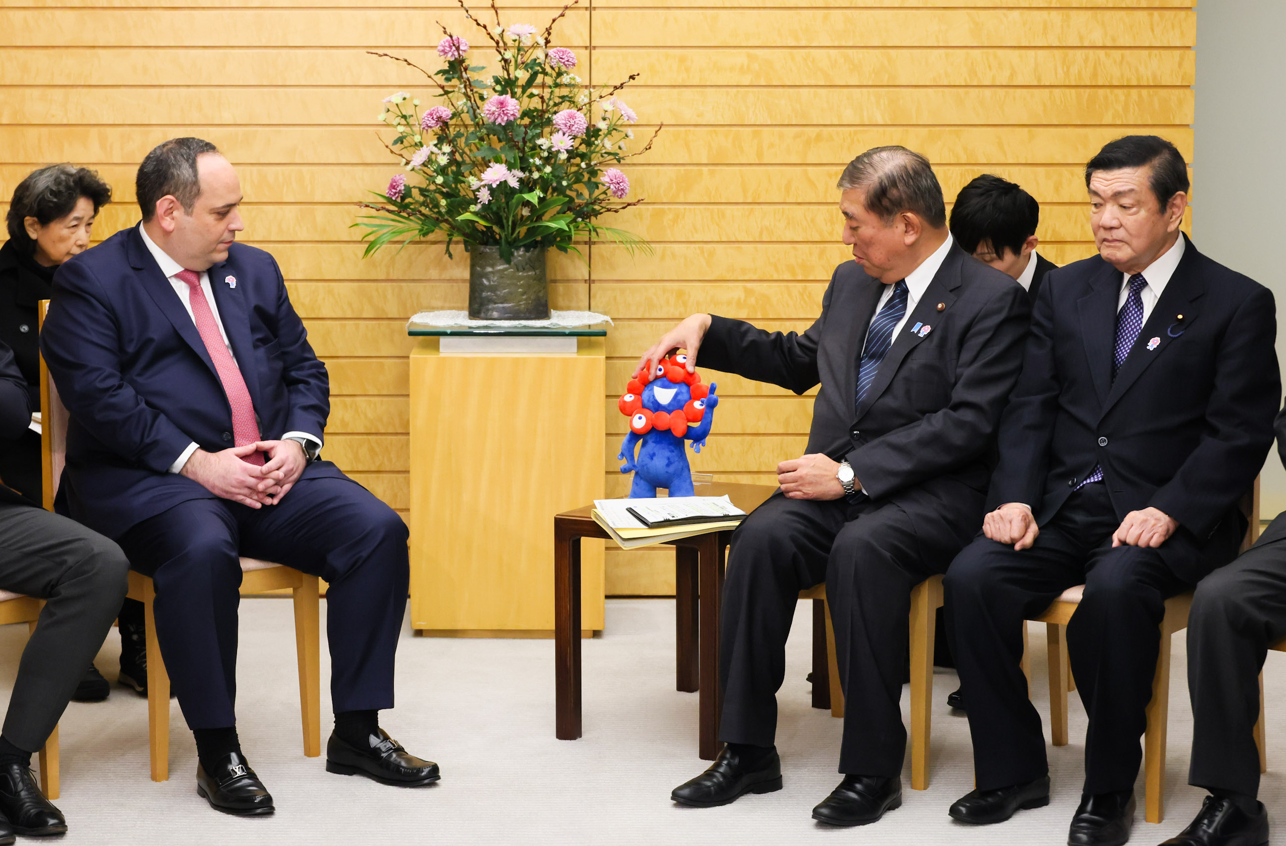表敬を受ける石破総理４