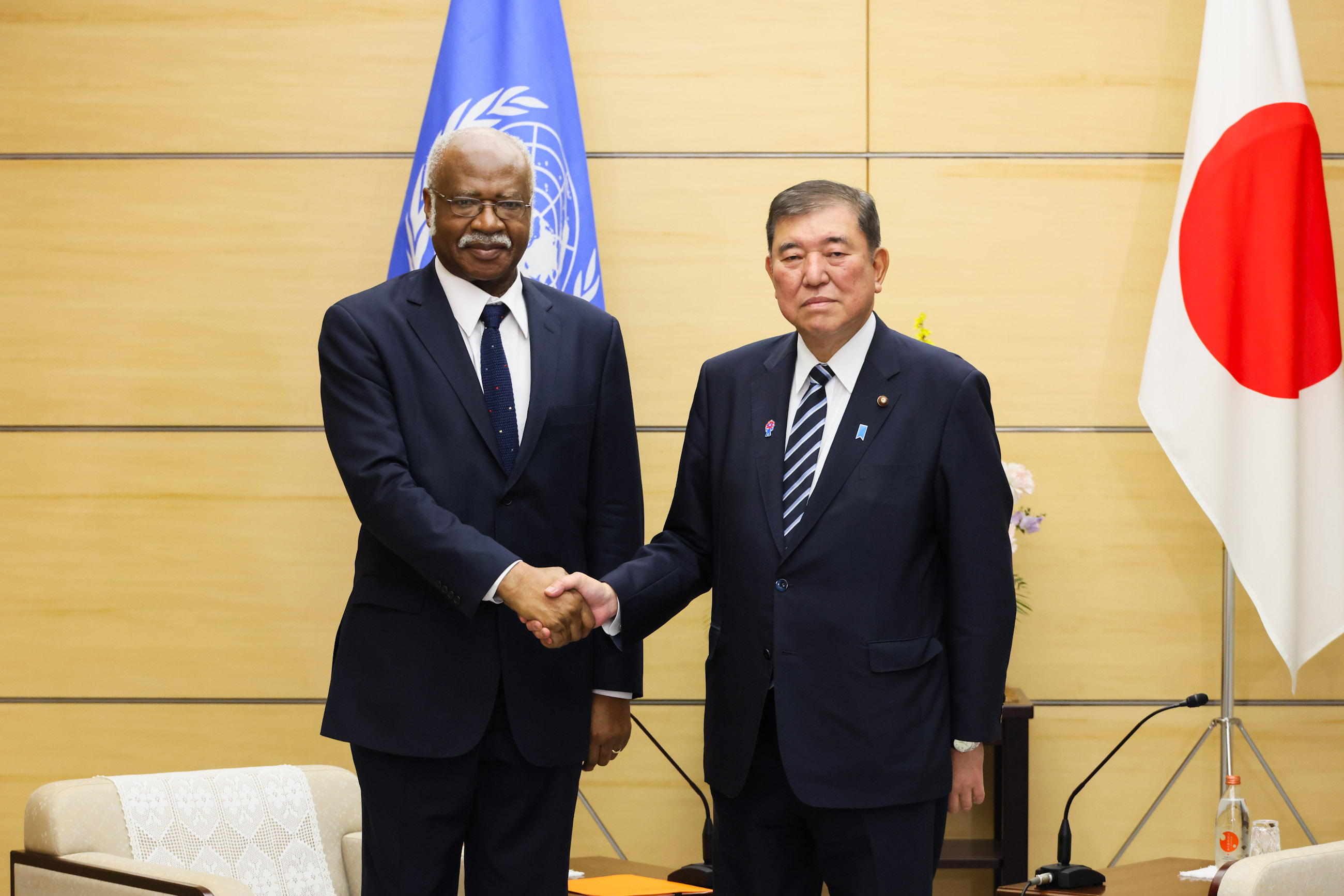 表敬を受ける石破総理１