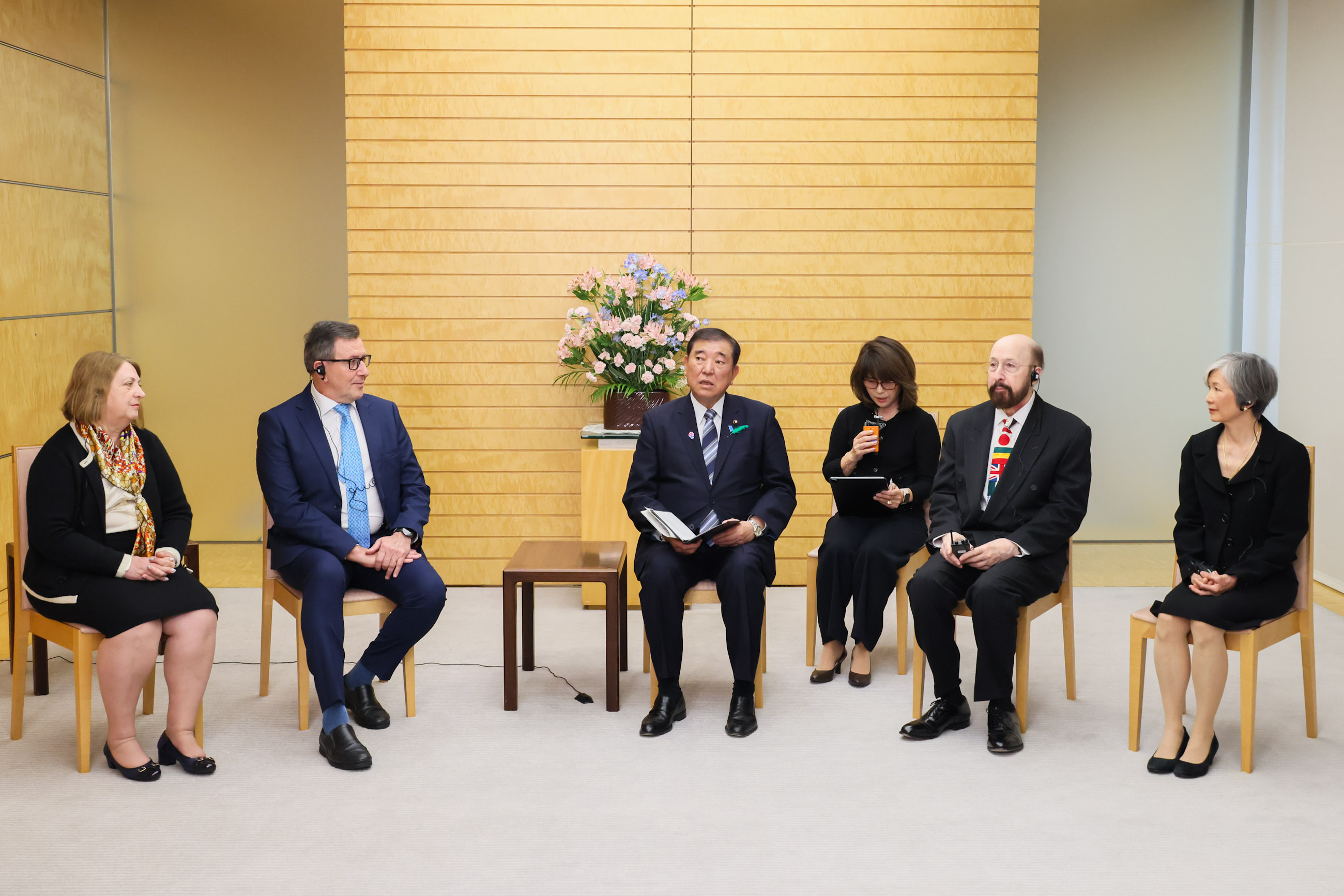 表敬を受ける石破総理３