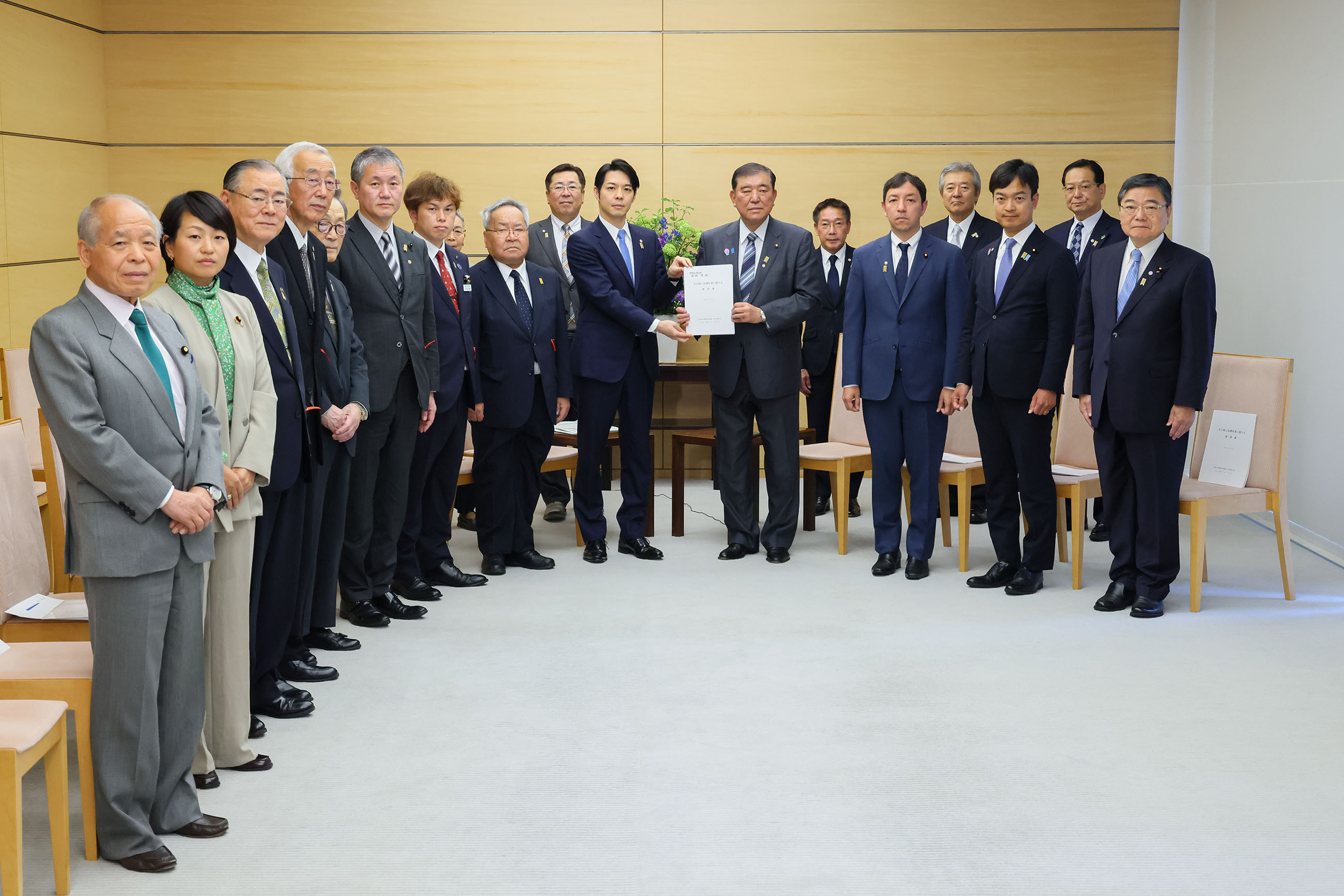 要請を受ける石破総理３