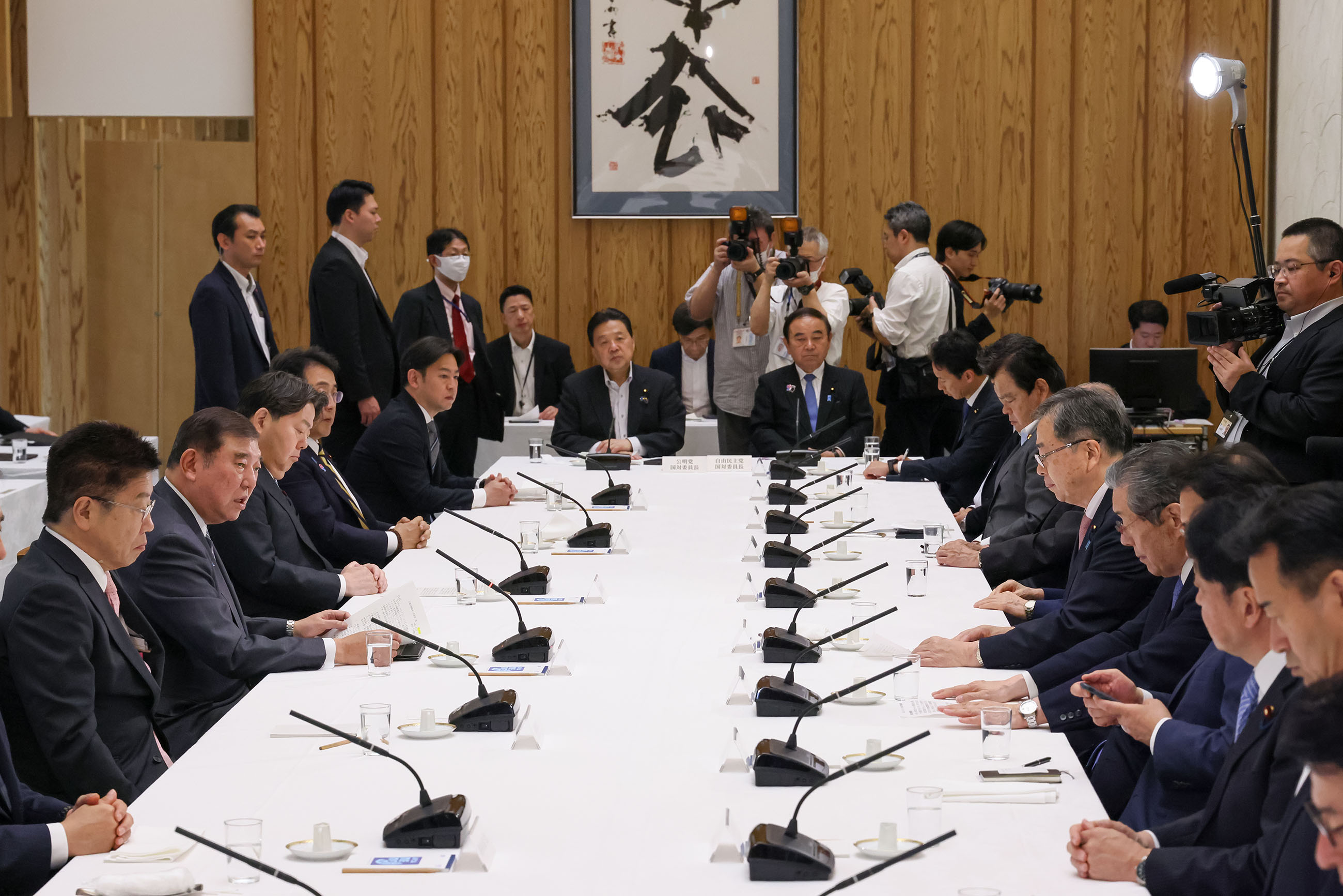 挨拶する石破総理４