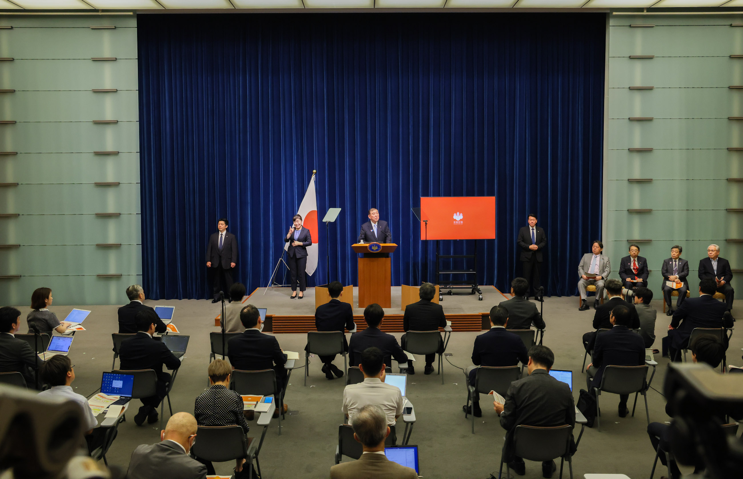 冒頭に発言する石破総理１２