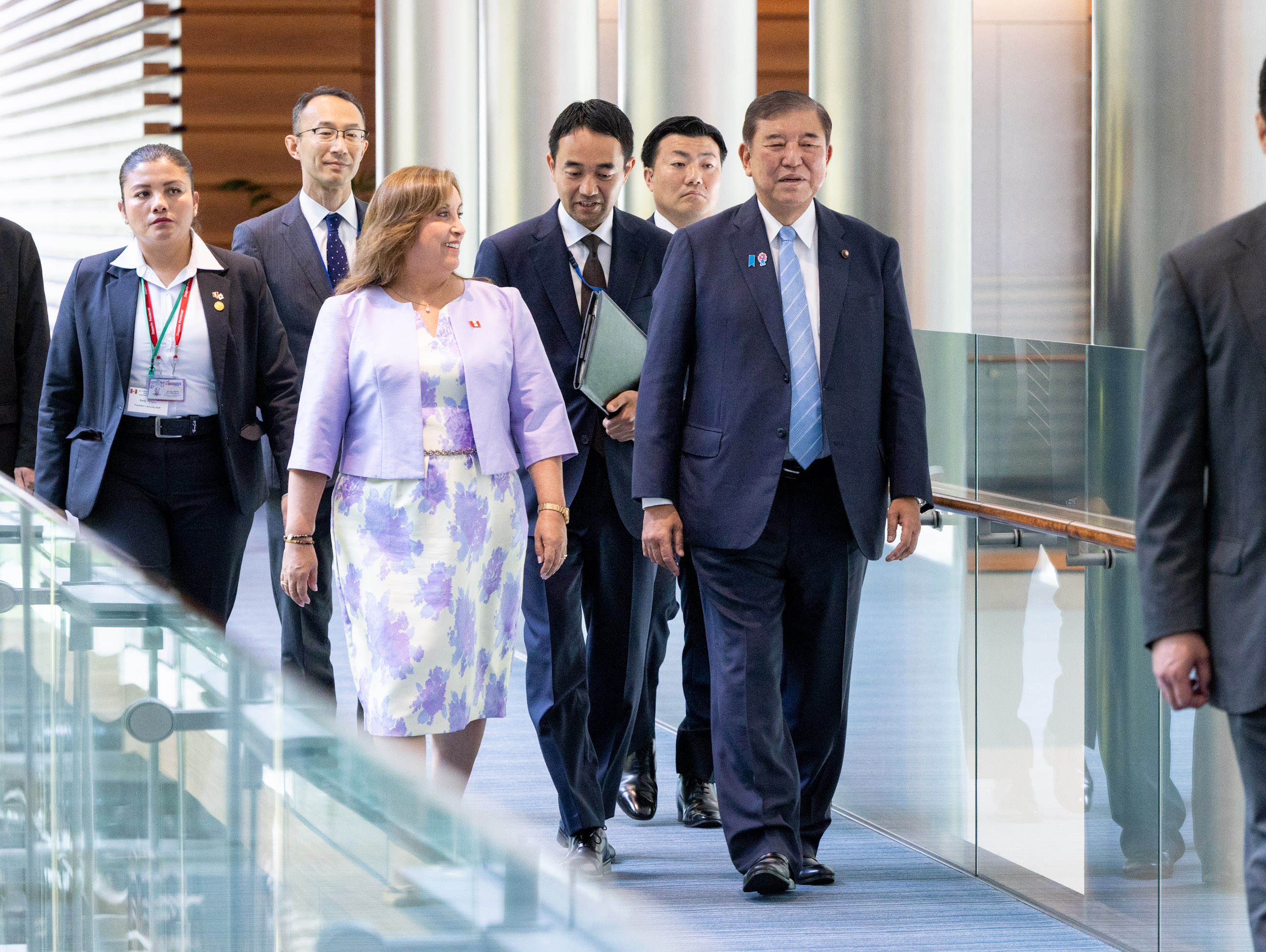 首脳会談に臨む両首脳