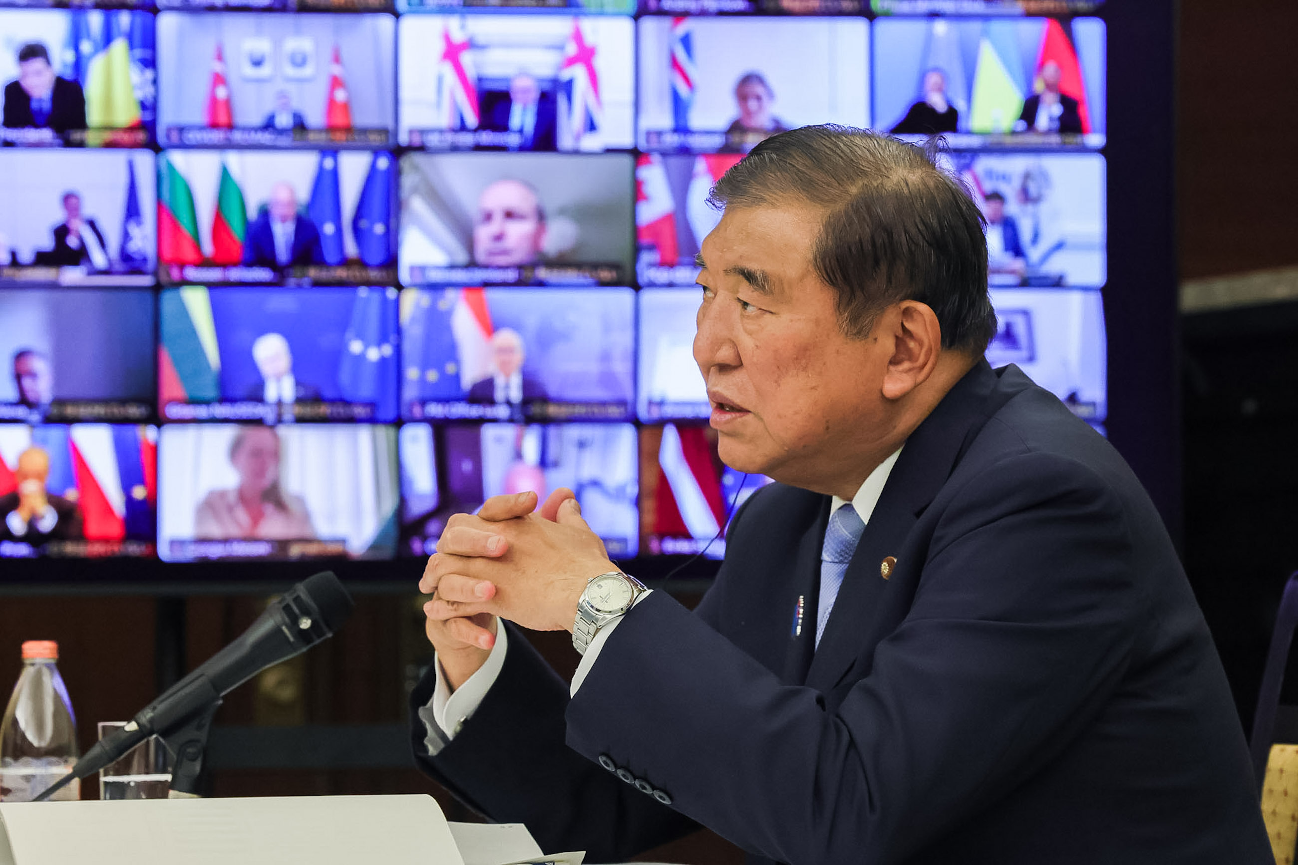 首脳会合に臨む石破総理２