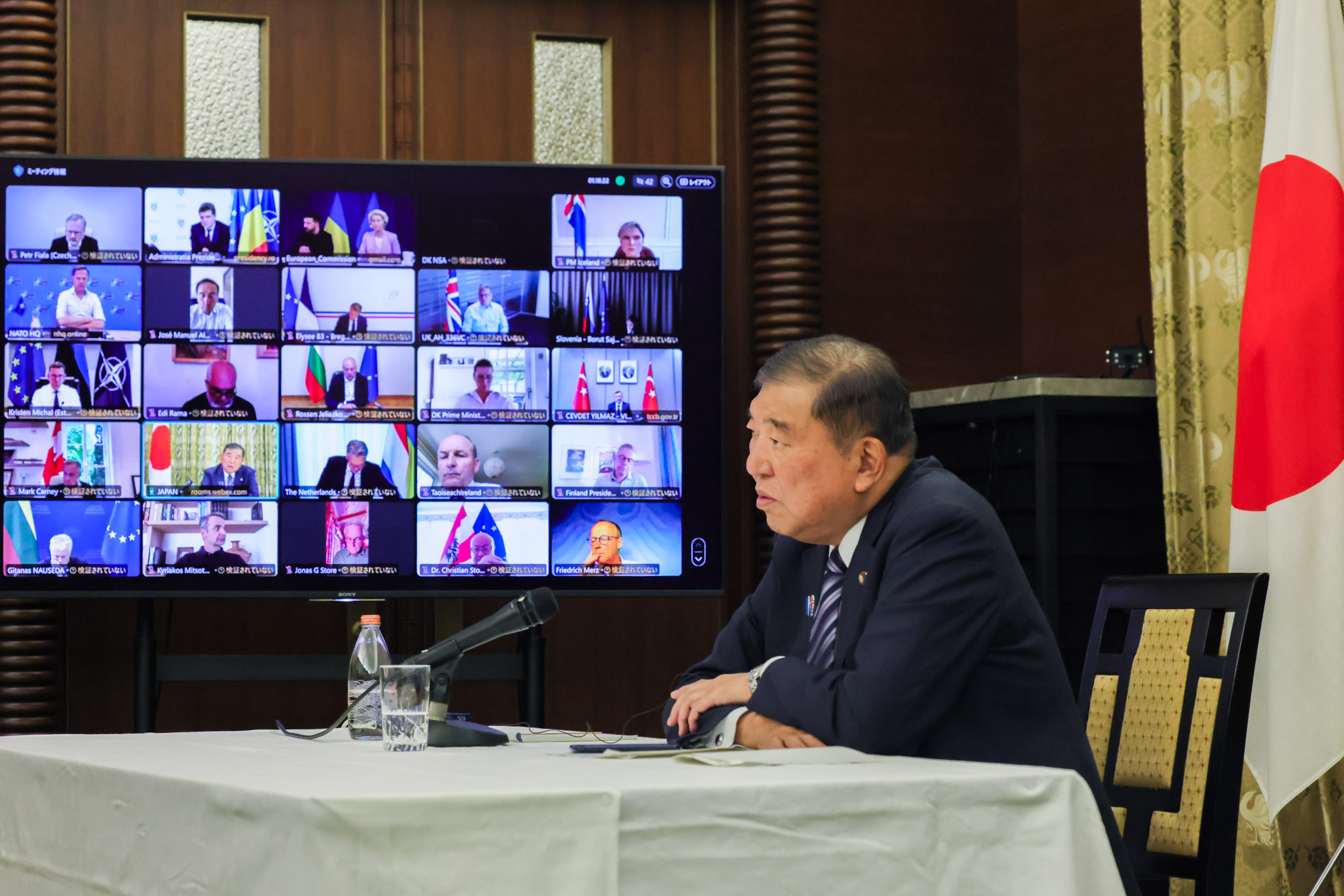 首脳会合に臨む石破総理２