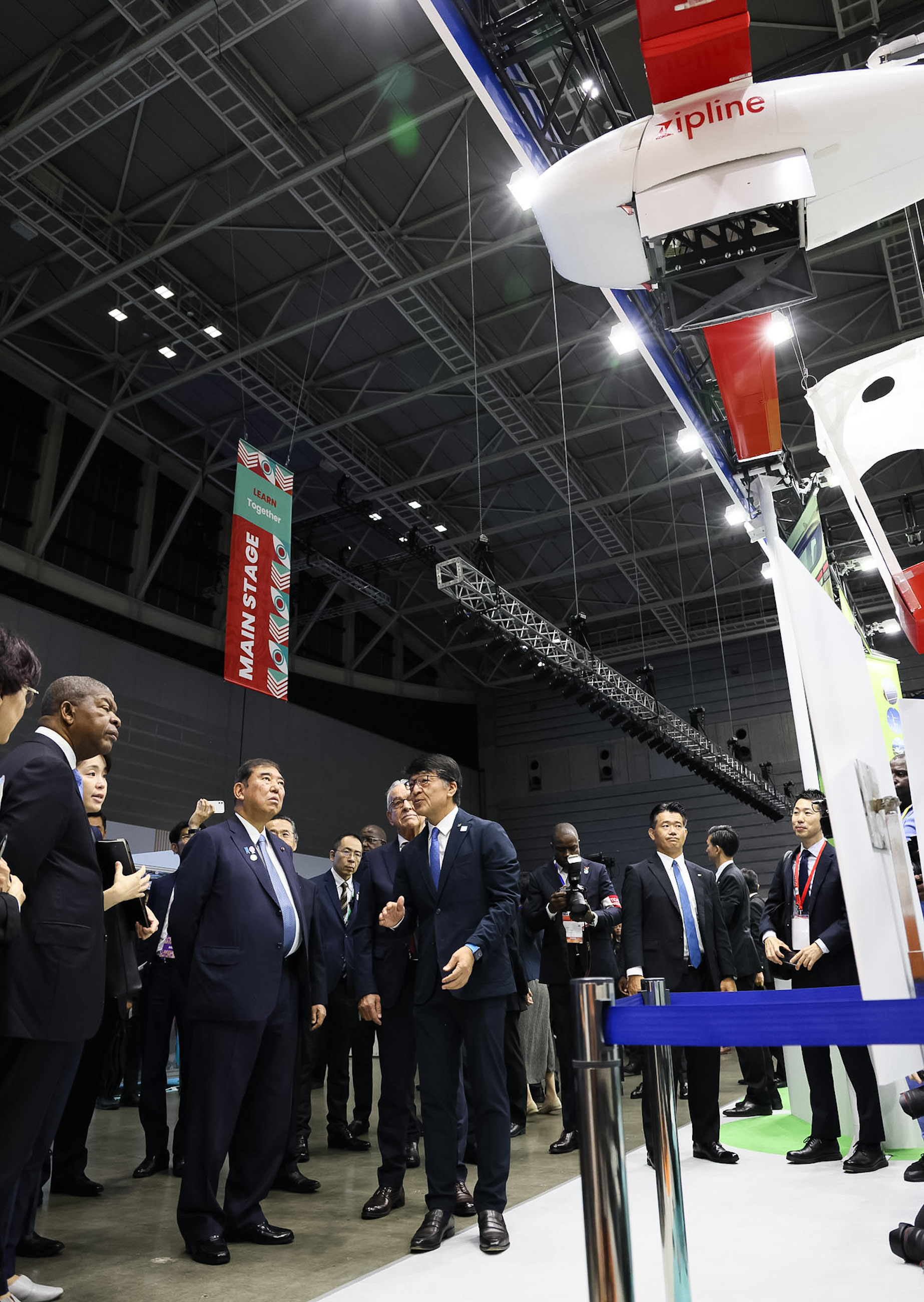 視察する石破総理７