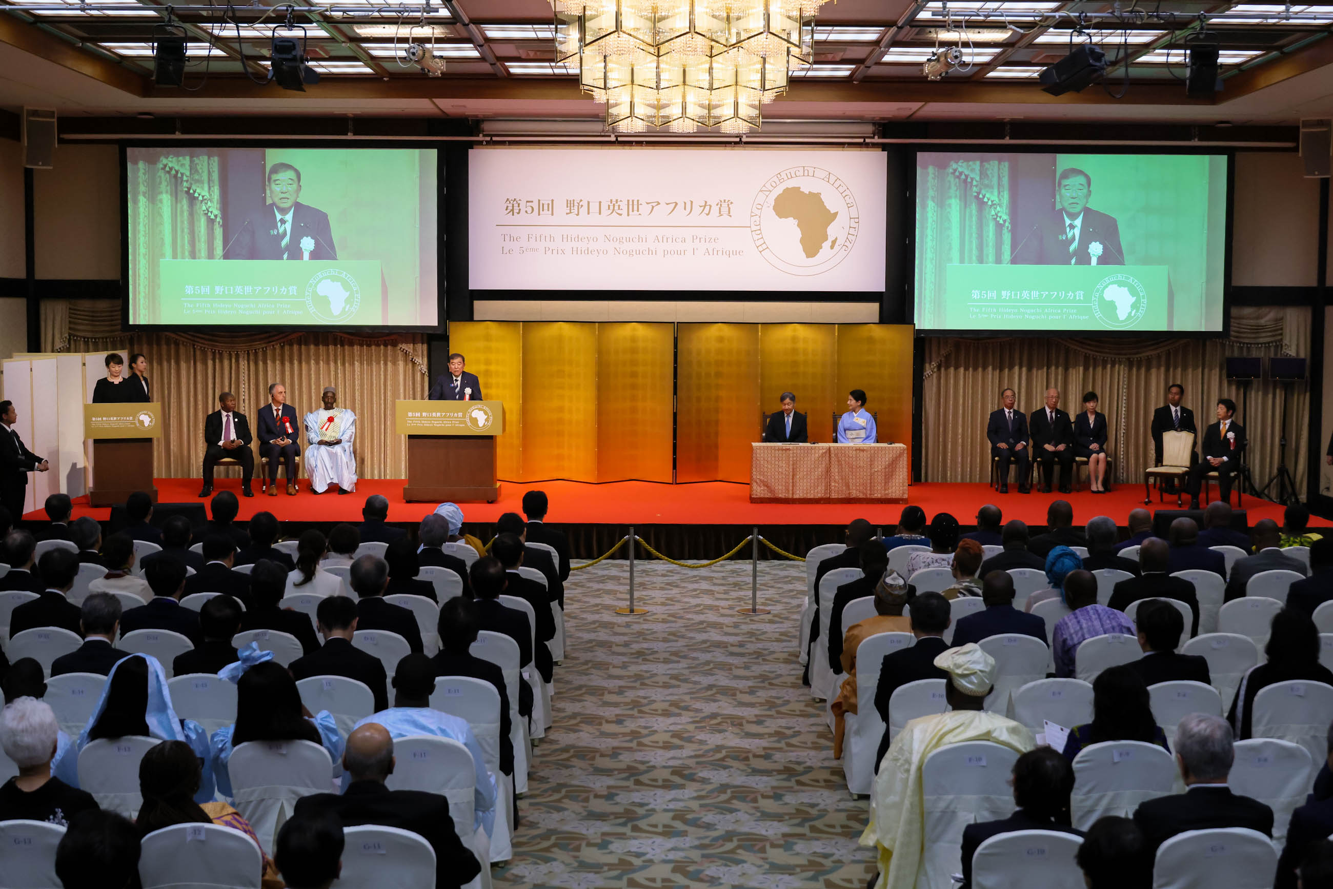 式辞を述べる石破総理４