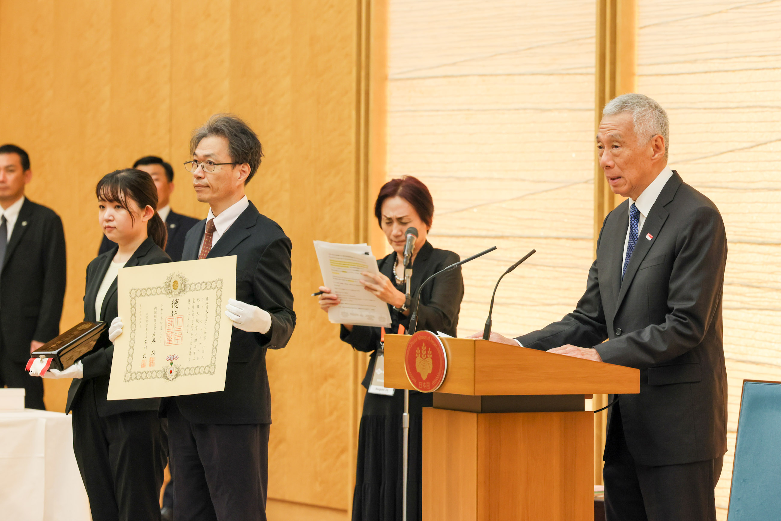 勲章伝達式１０