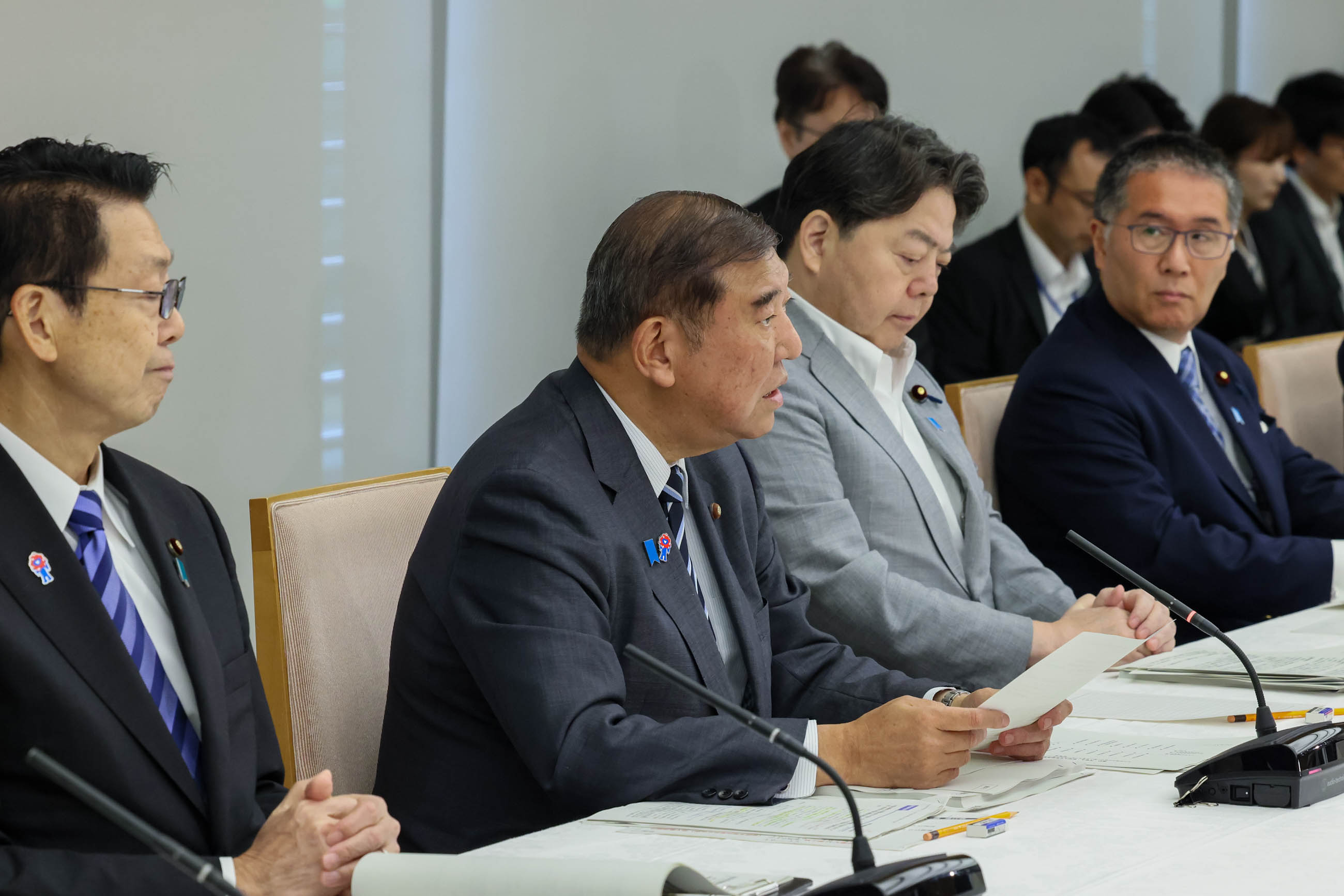 会議のまとめを行う石破総理1