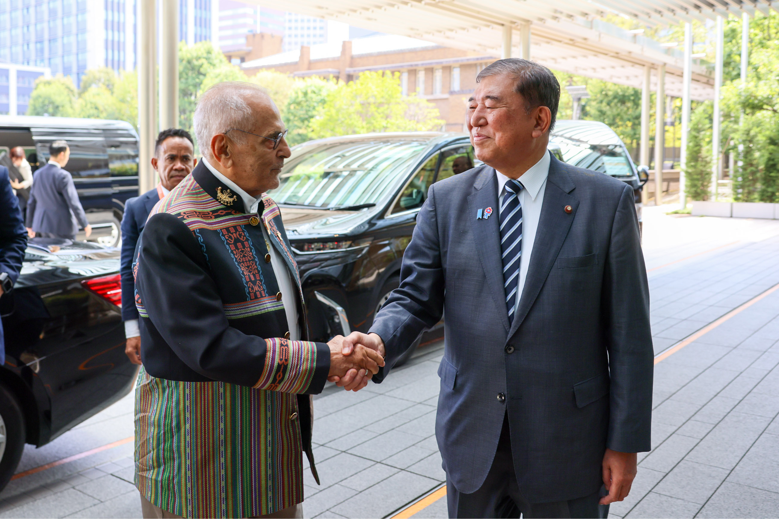 ラモス＝ホルタ大統領を出迎える石破総理