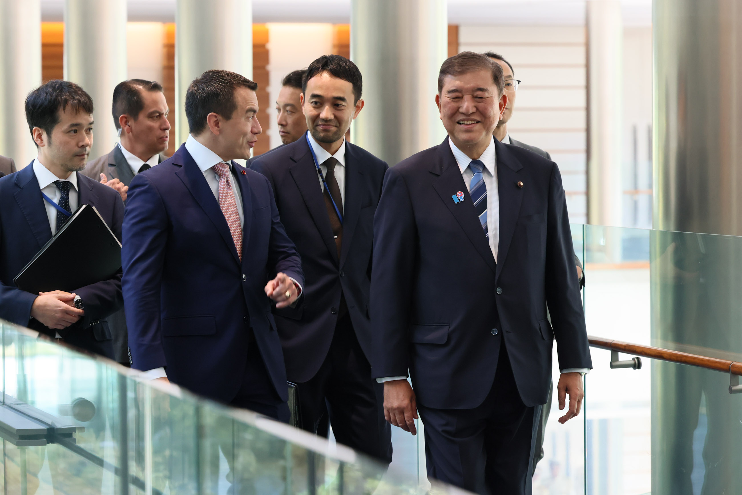 首脳会談に臨む両首脳