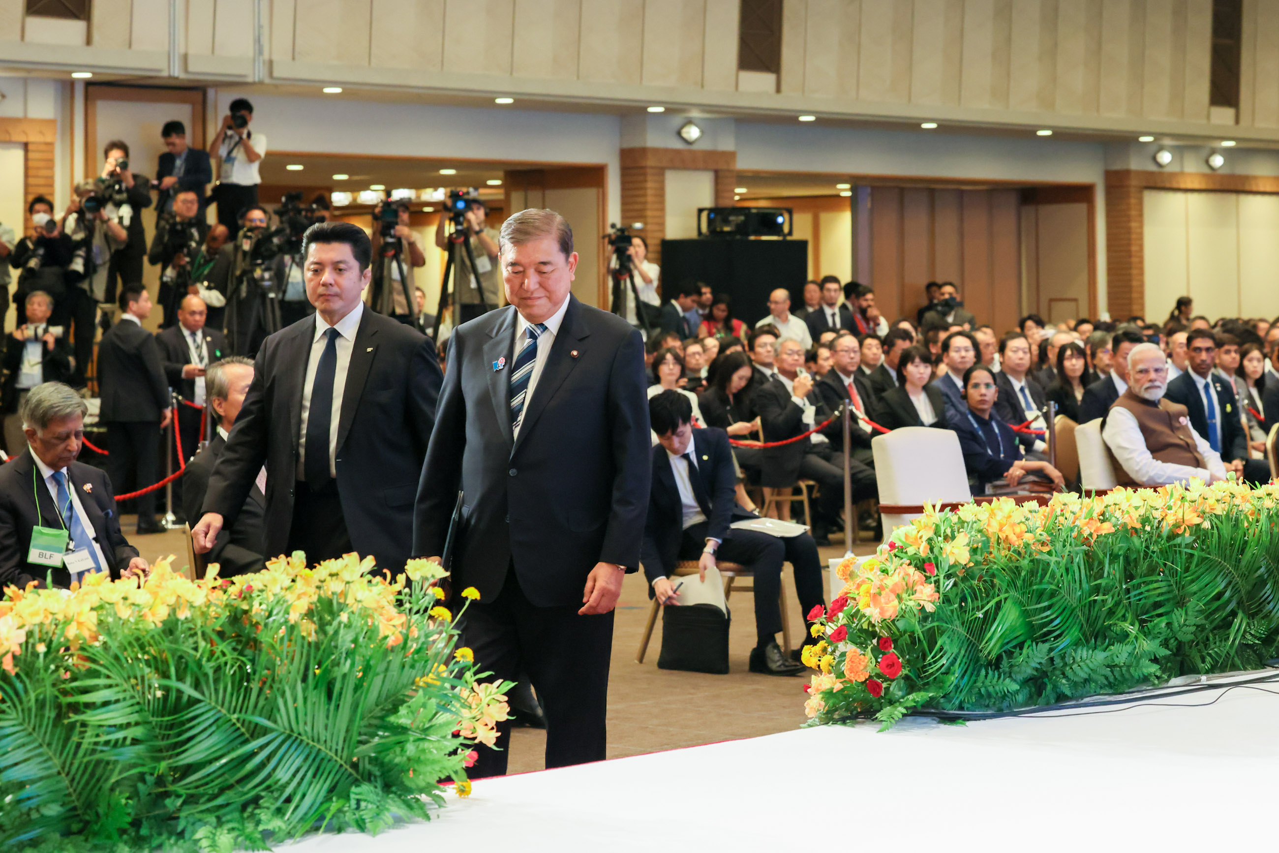 スピーチをする石破総理２