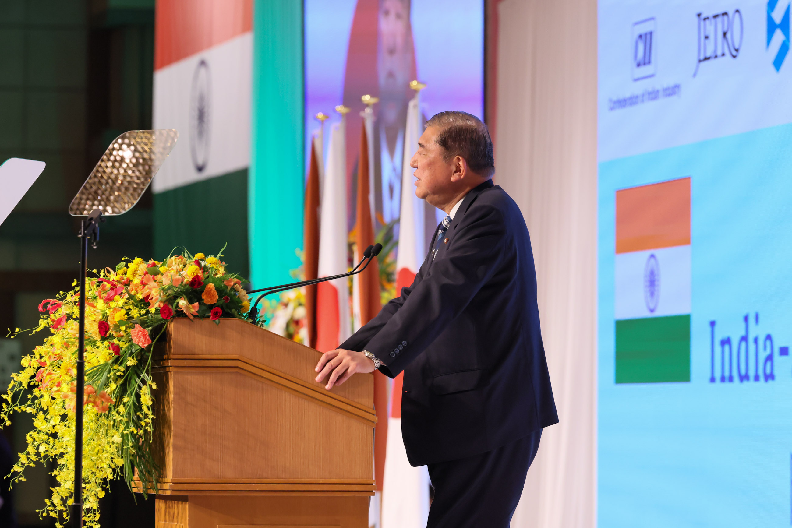 スピーチをする石破総理５