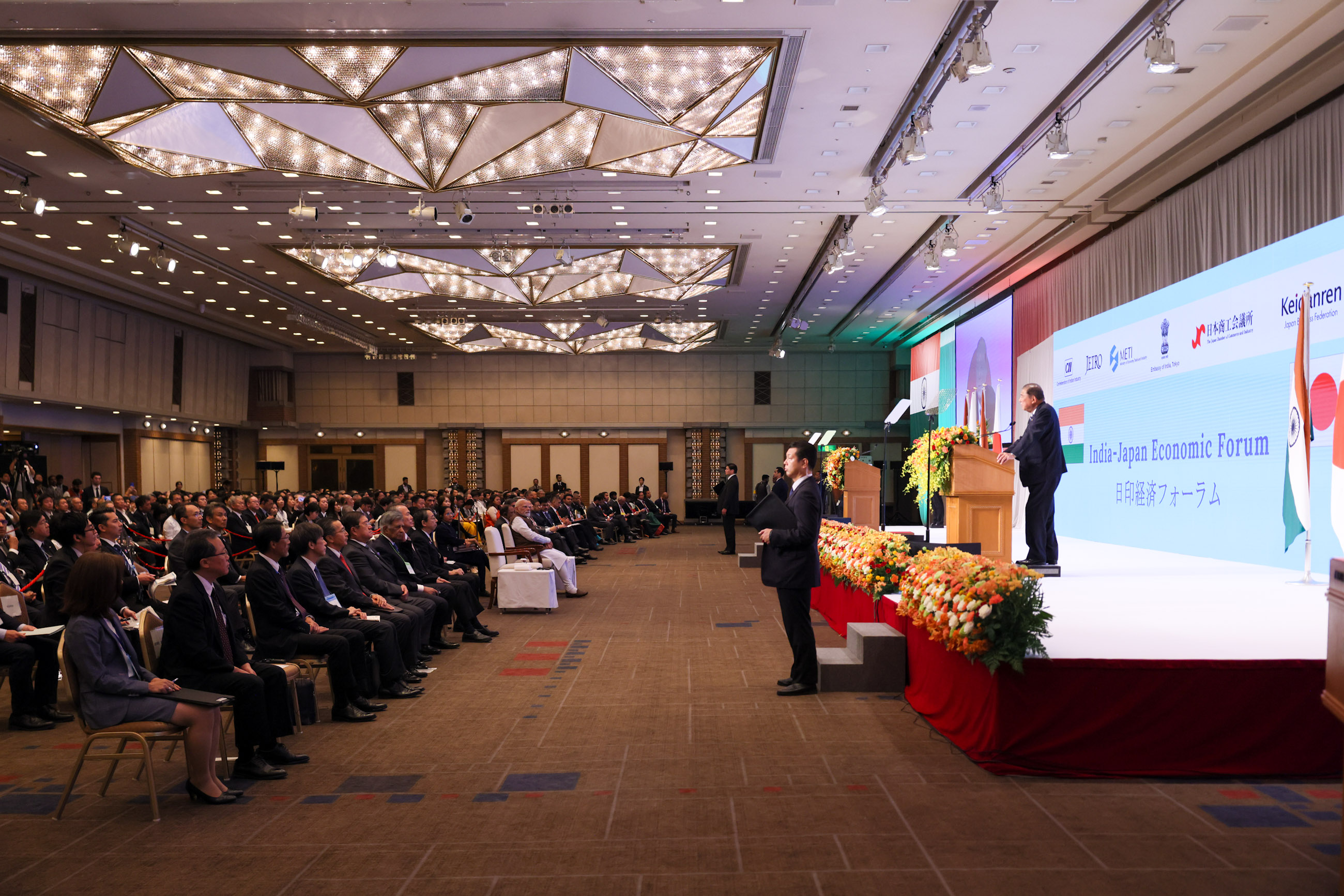 スピーチをする石破総理６