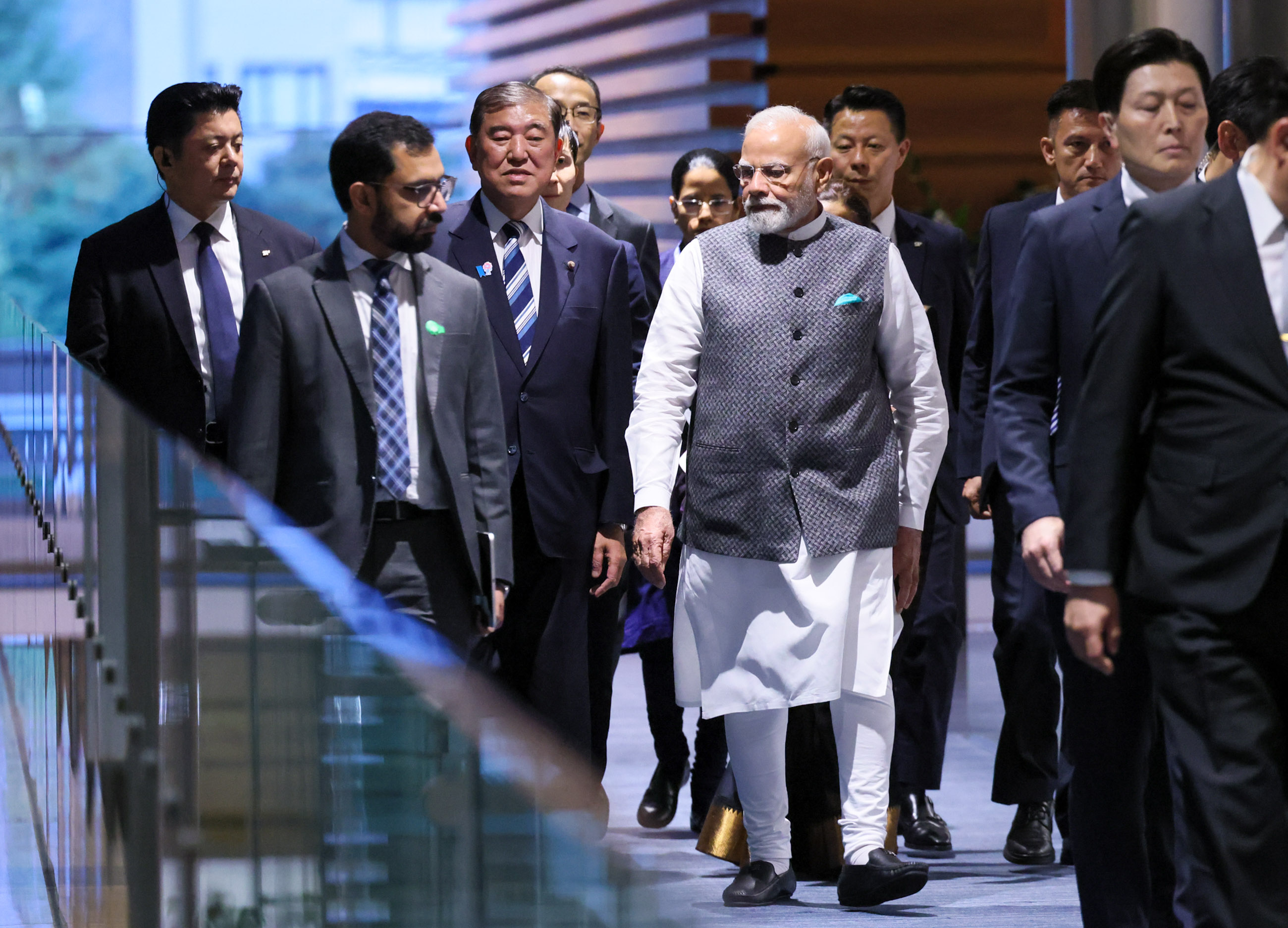 首脳会談に臨む両首脳