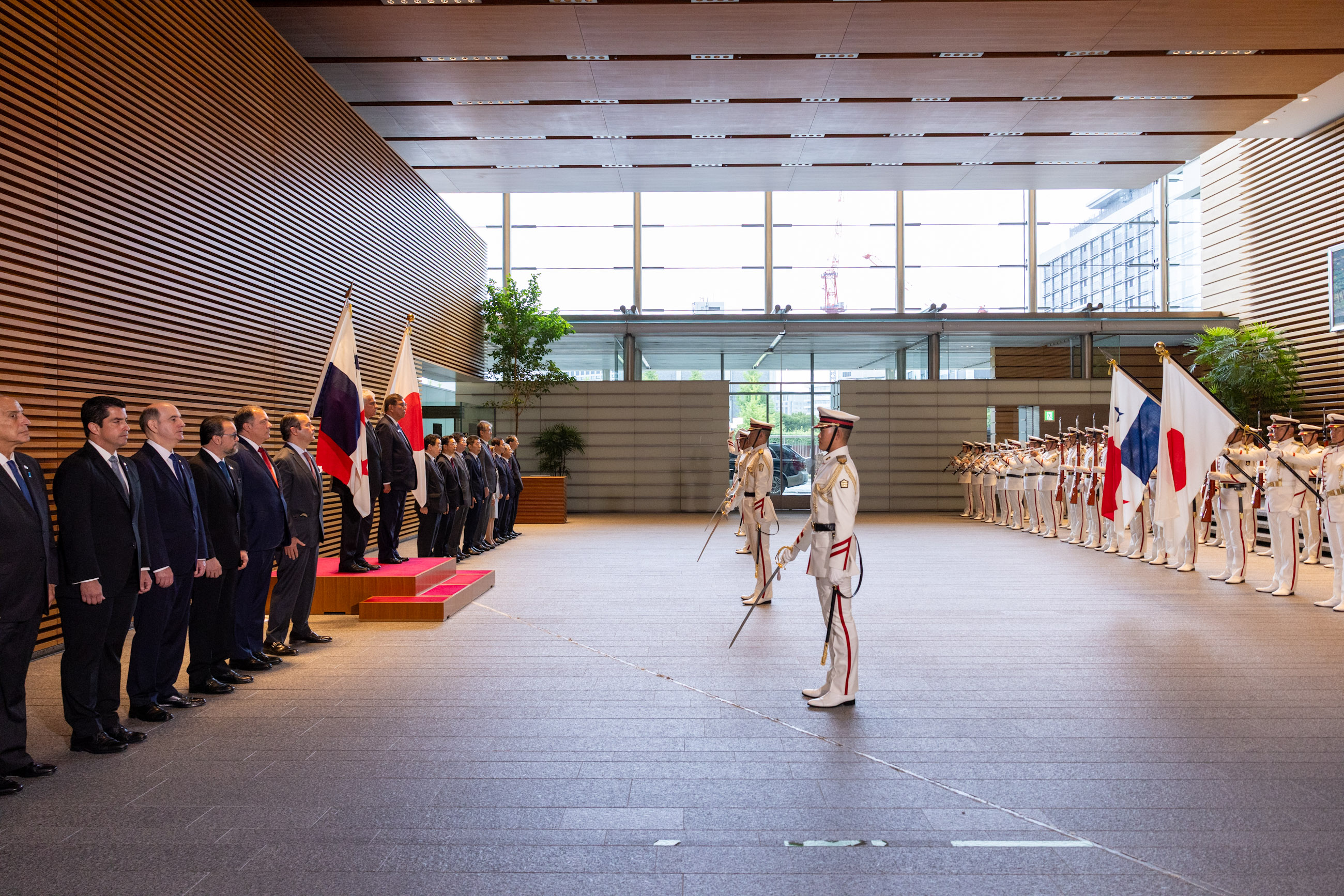 儀じょう隊による栄誉礼及び儀じょう１