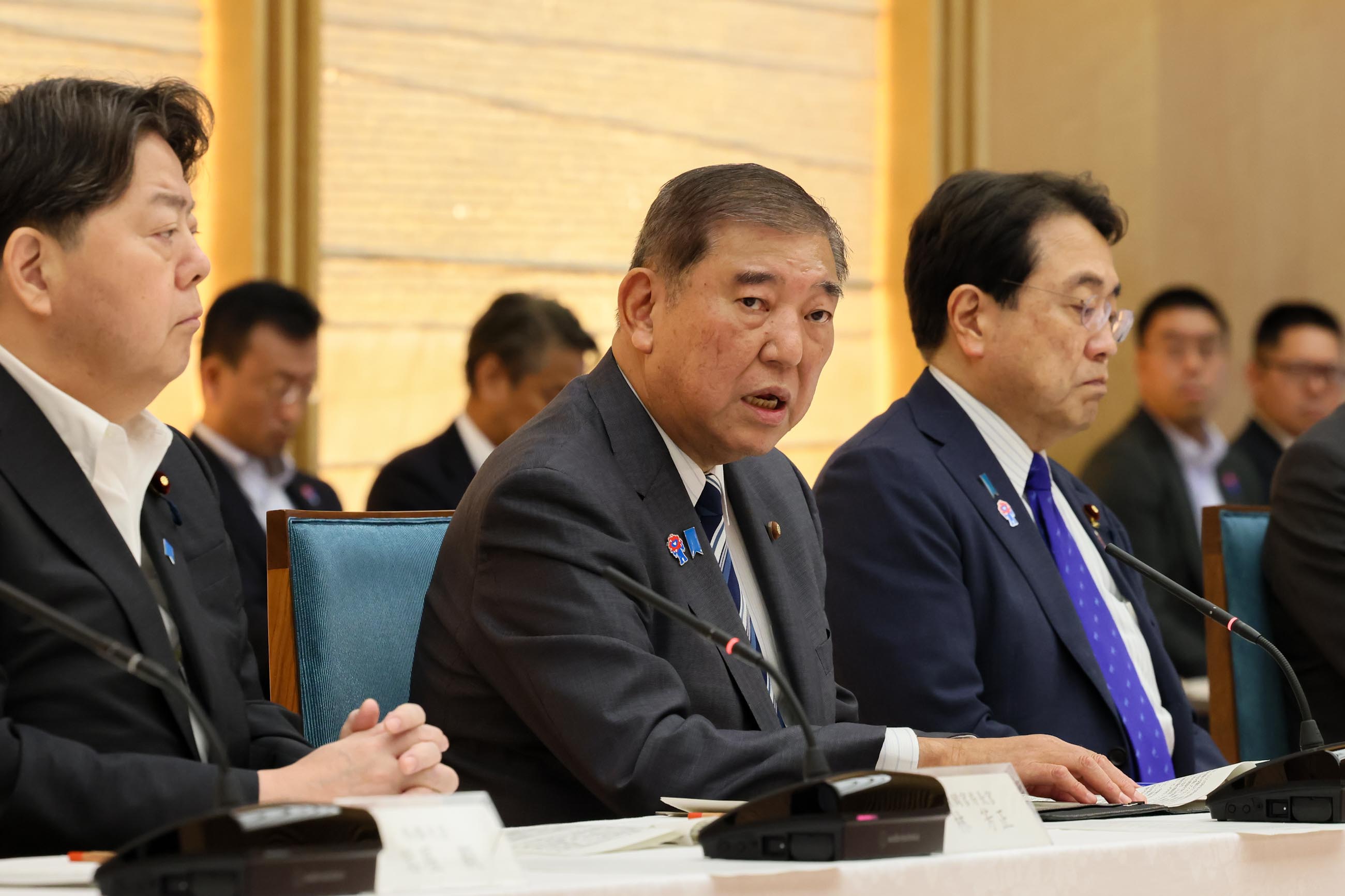 会議のまとめを行う石破総理２