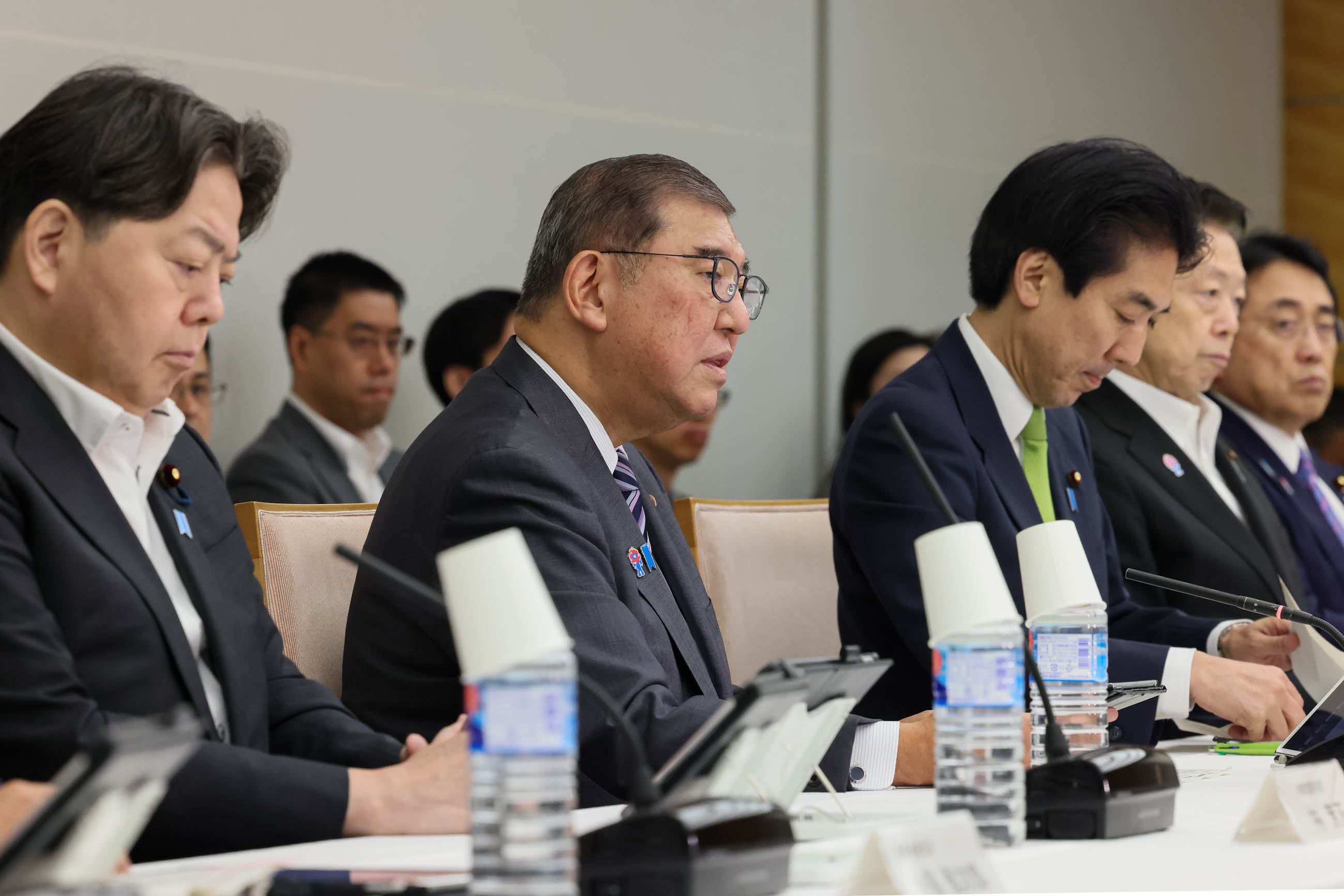 会議のまとめを行う石破総理１