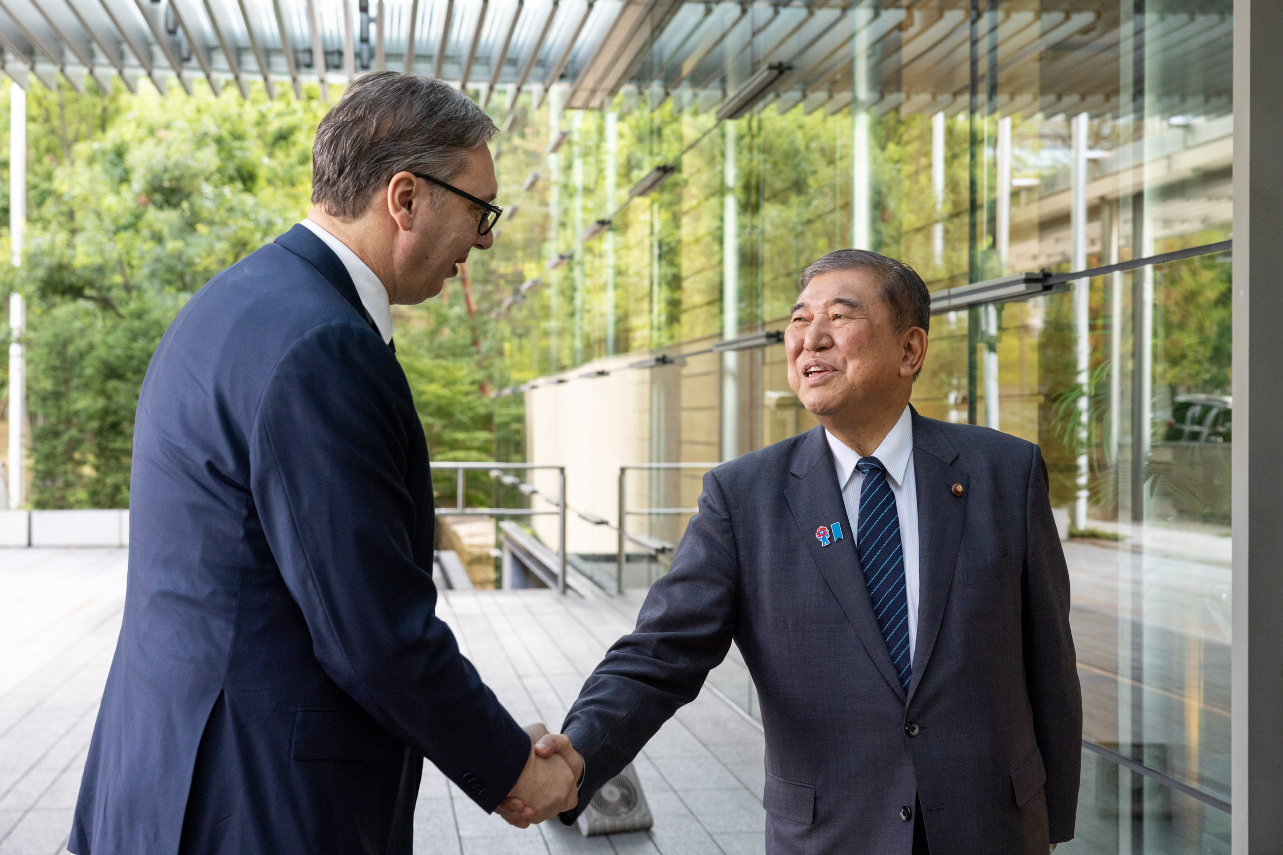 ブチッチ大統領を出迎える石破総理１