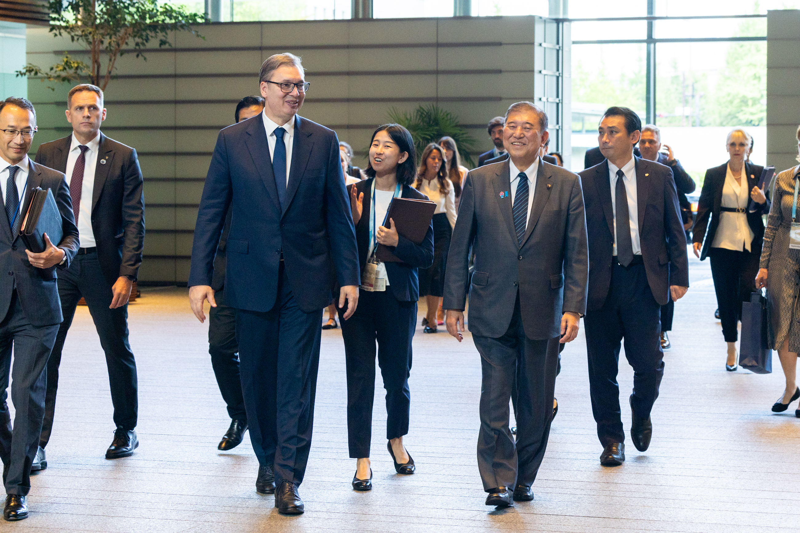 石破首相迎接武契奇总统2