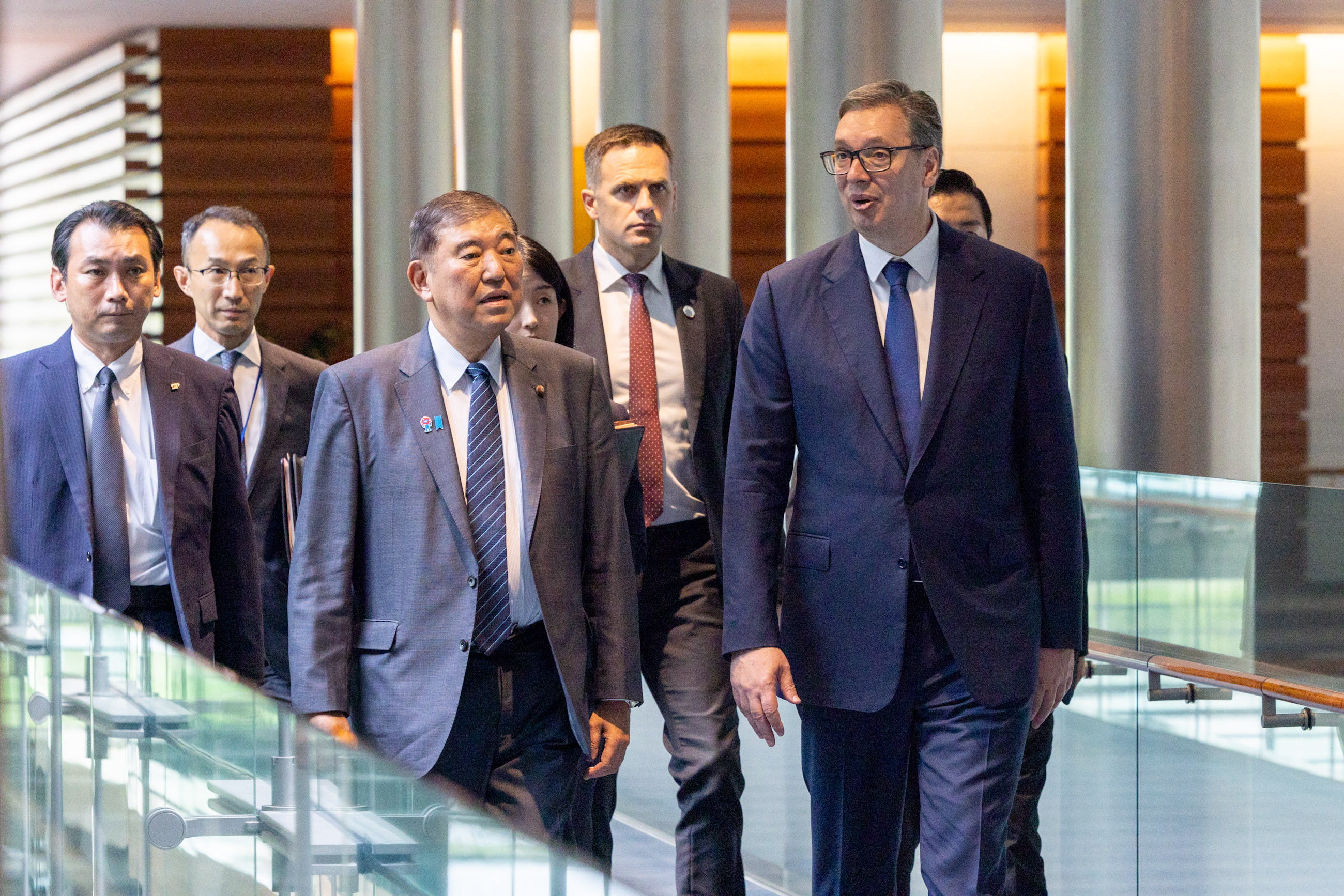 石破首相迎接武契奇总统3