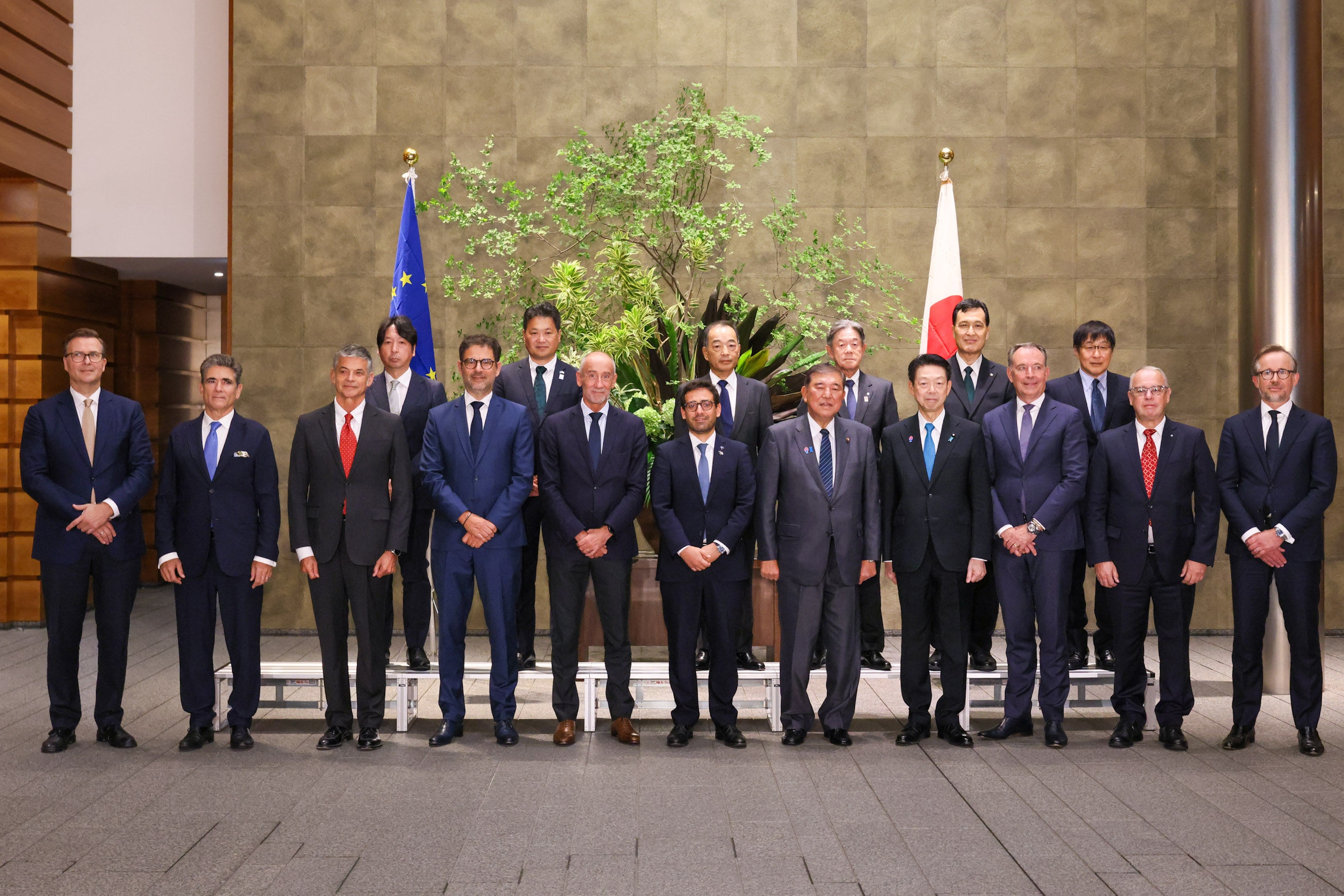 表敬を受ける石破総理１