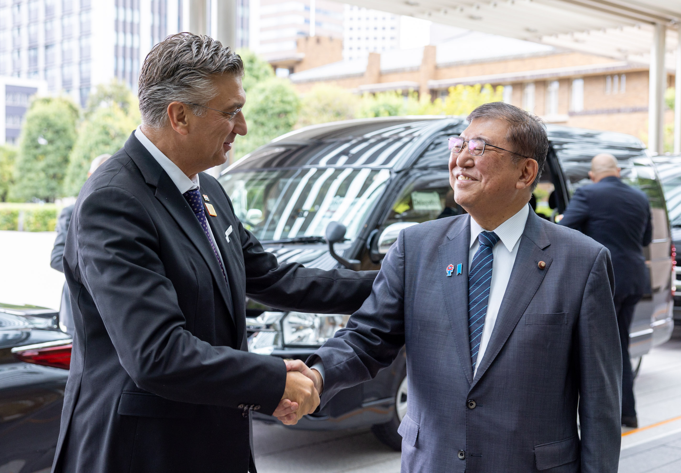 プレンコビッチ首相を出迎える石破総理