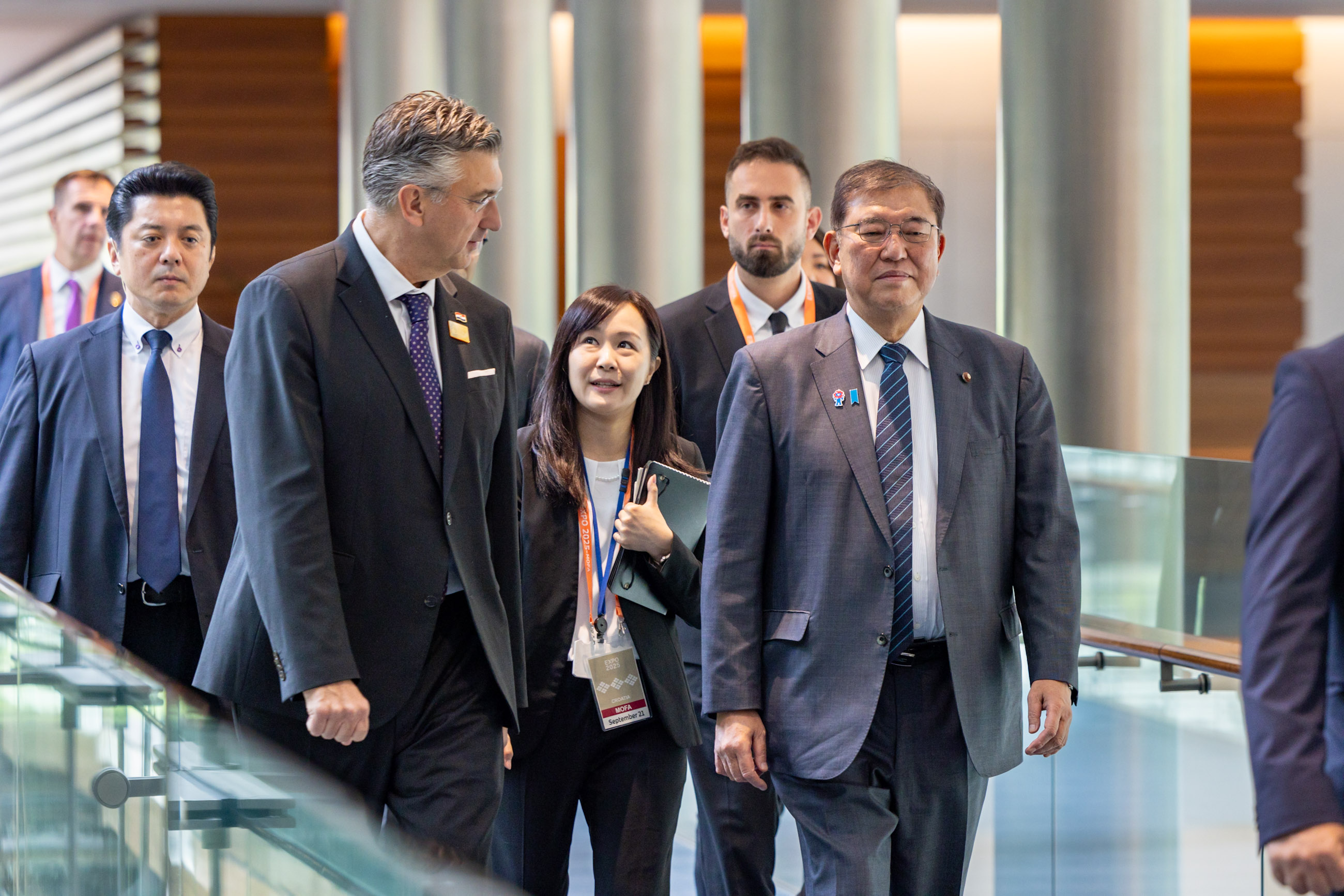 首脳会談に臨む両首脳１