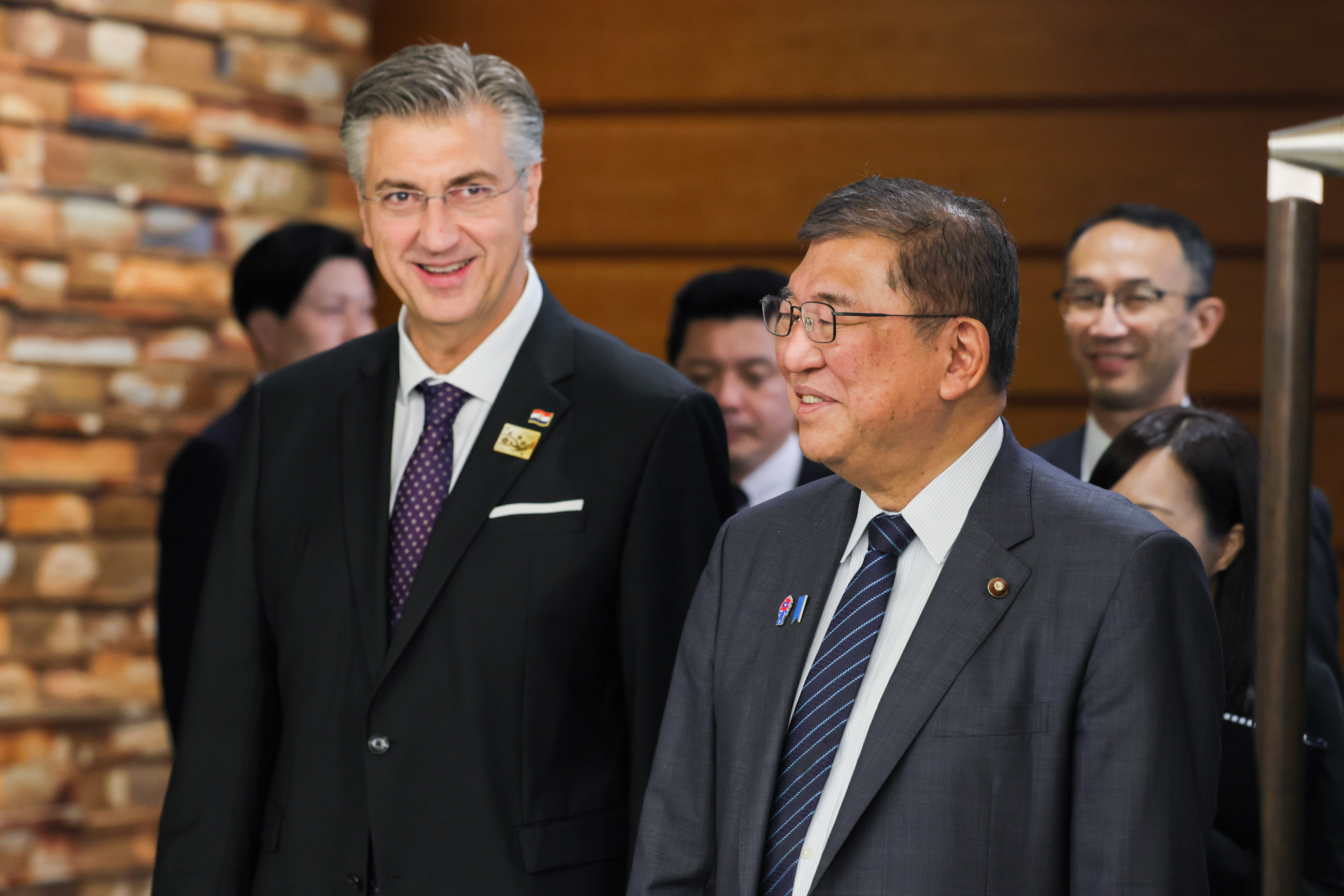 首脳会談に臨む両首脳２