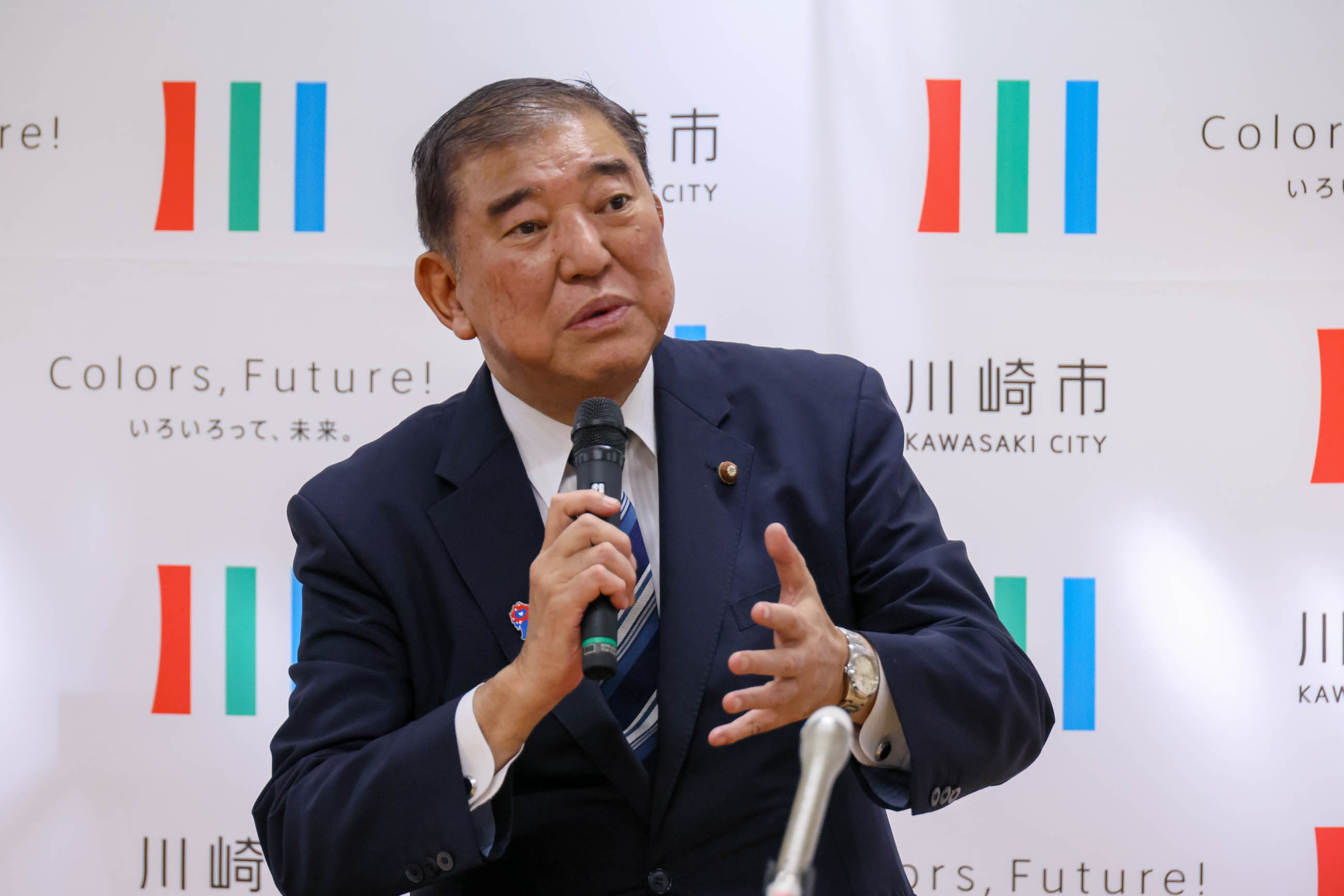 意見交換する石破総理６