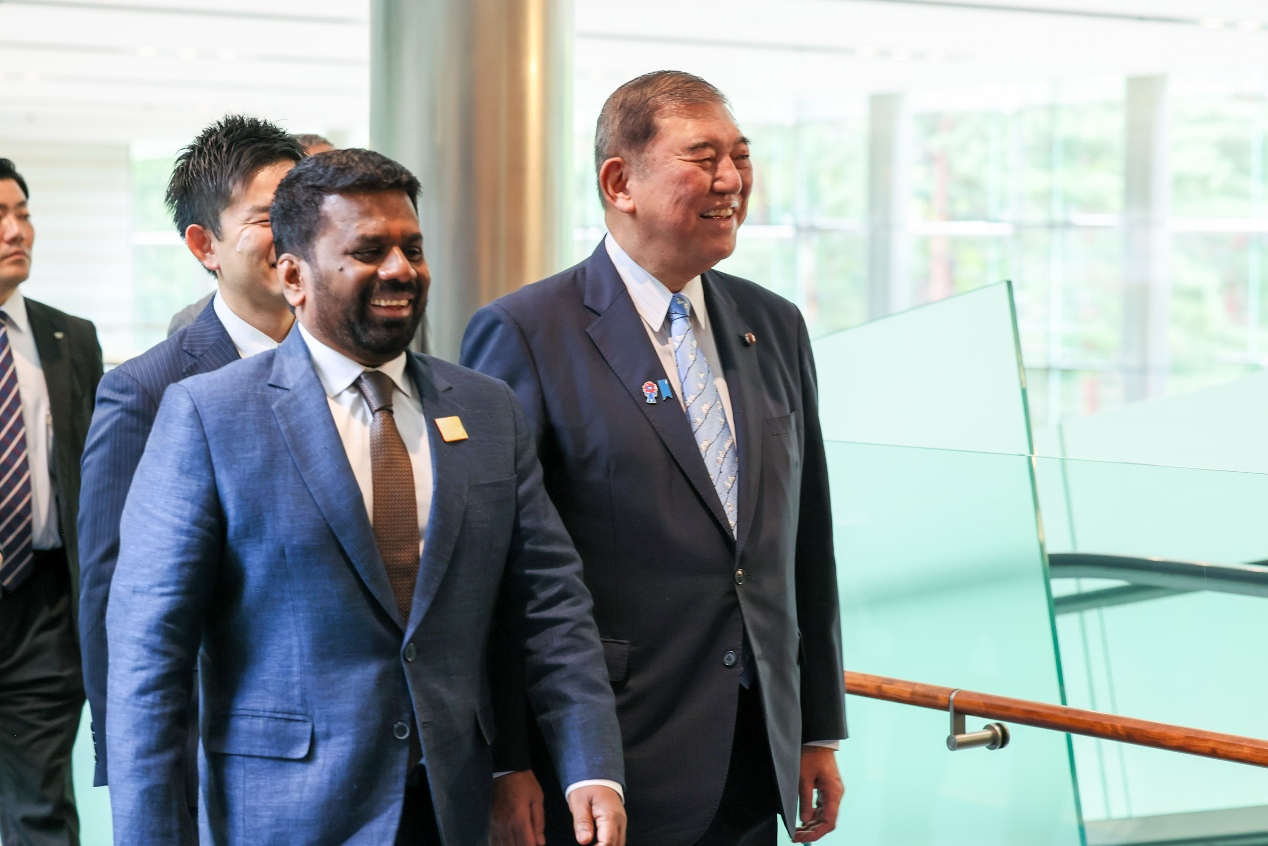 首脳会談に臨む両首脳