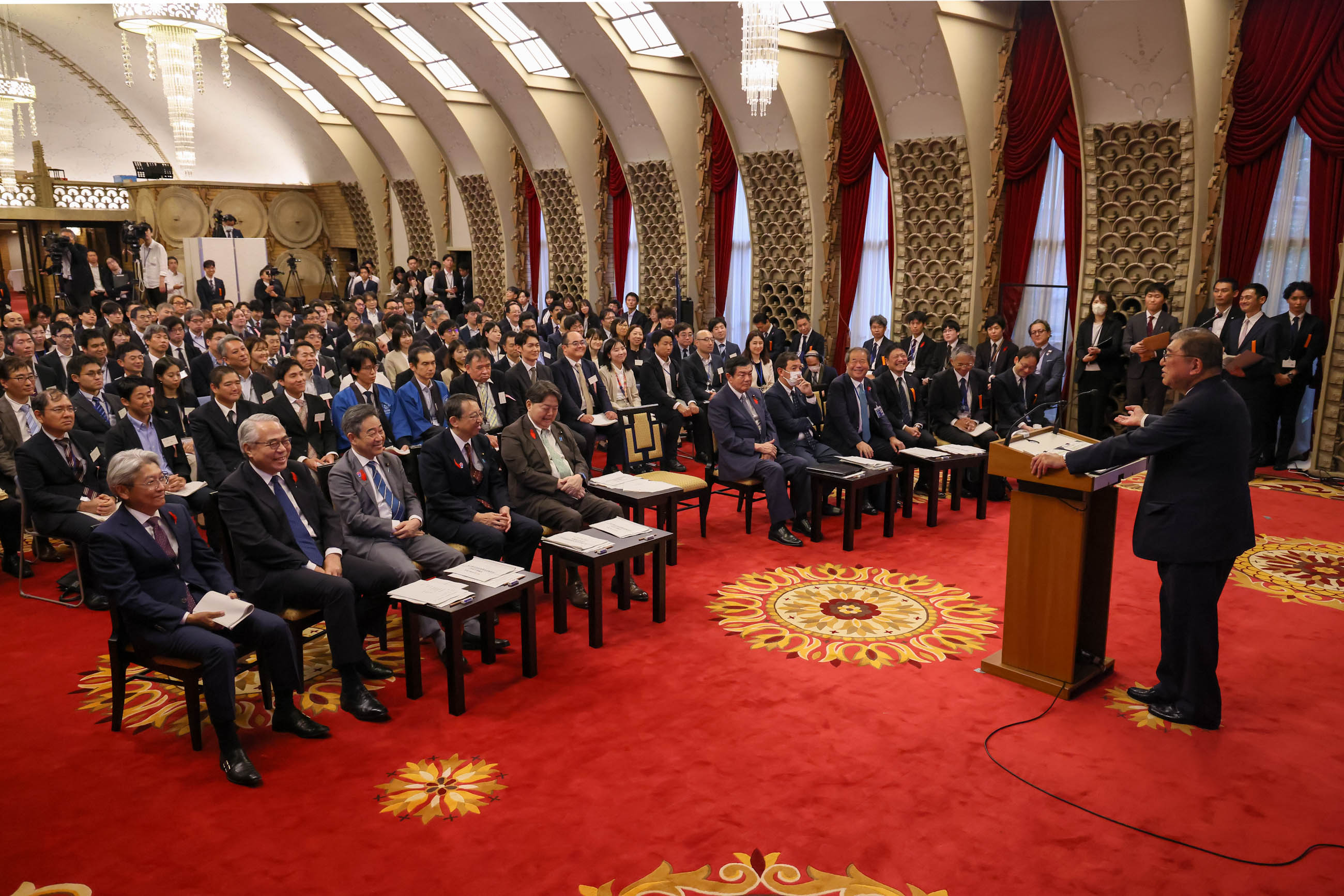 挨拶をする石破総理３