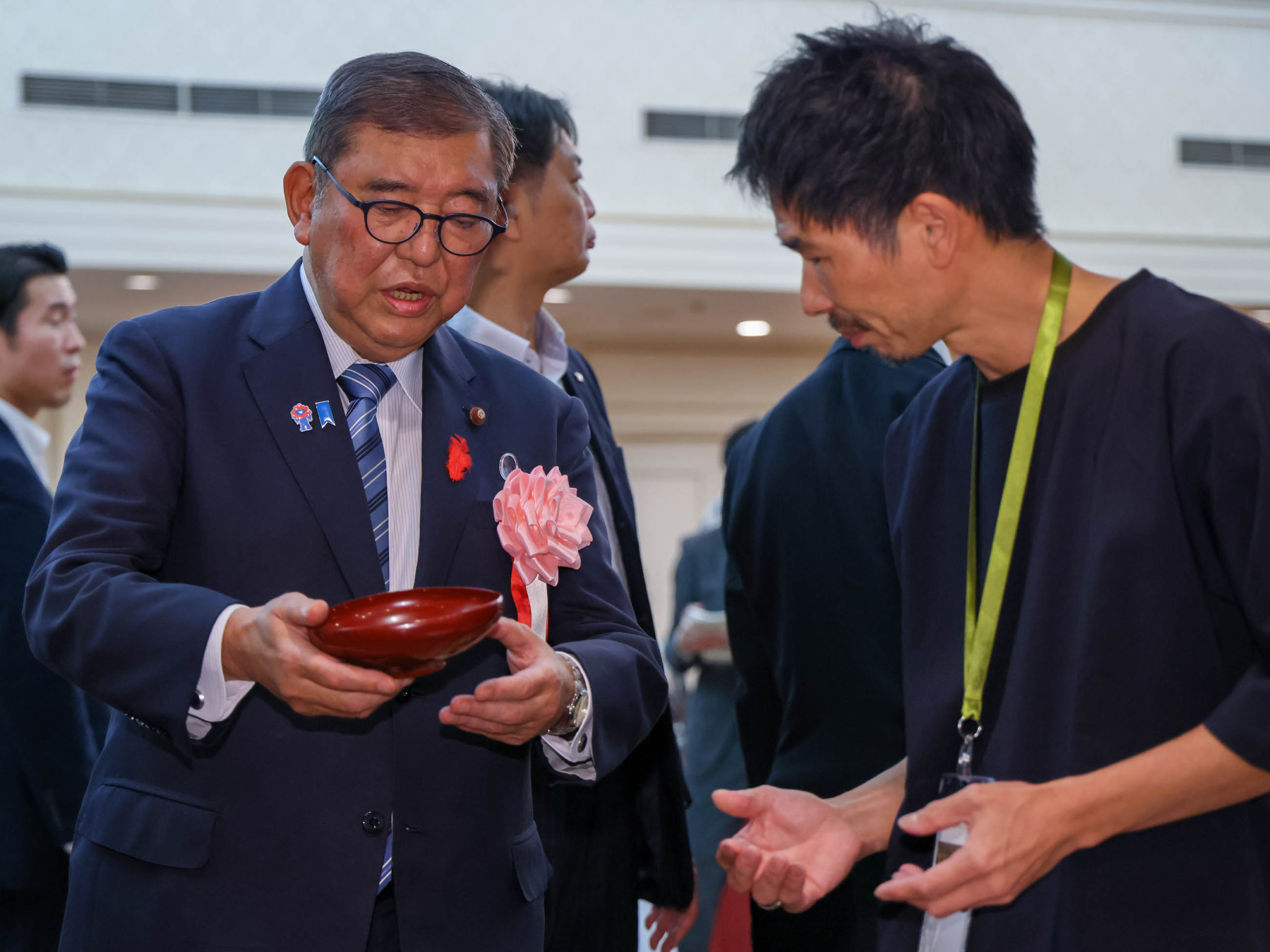 視察する石破総理２