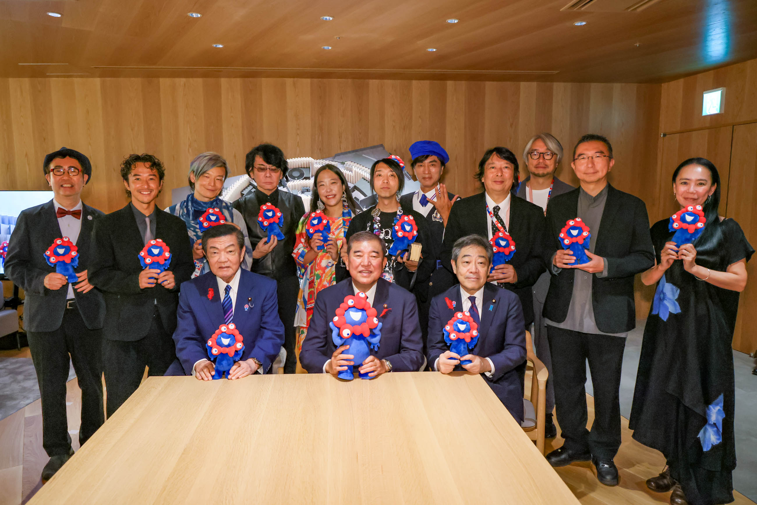 万博テーマ事業プロデューサーと意見交換会を行う石破総理