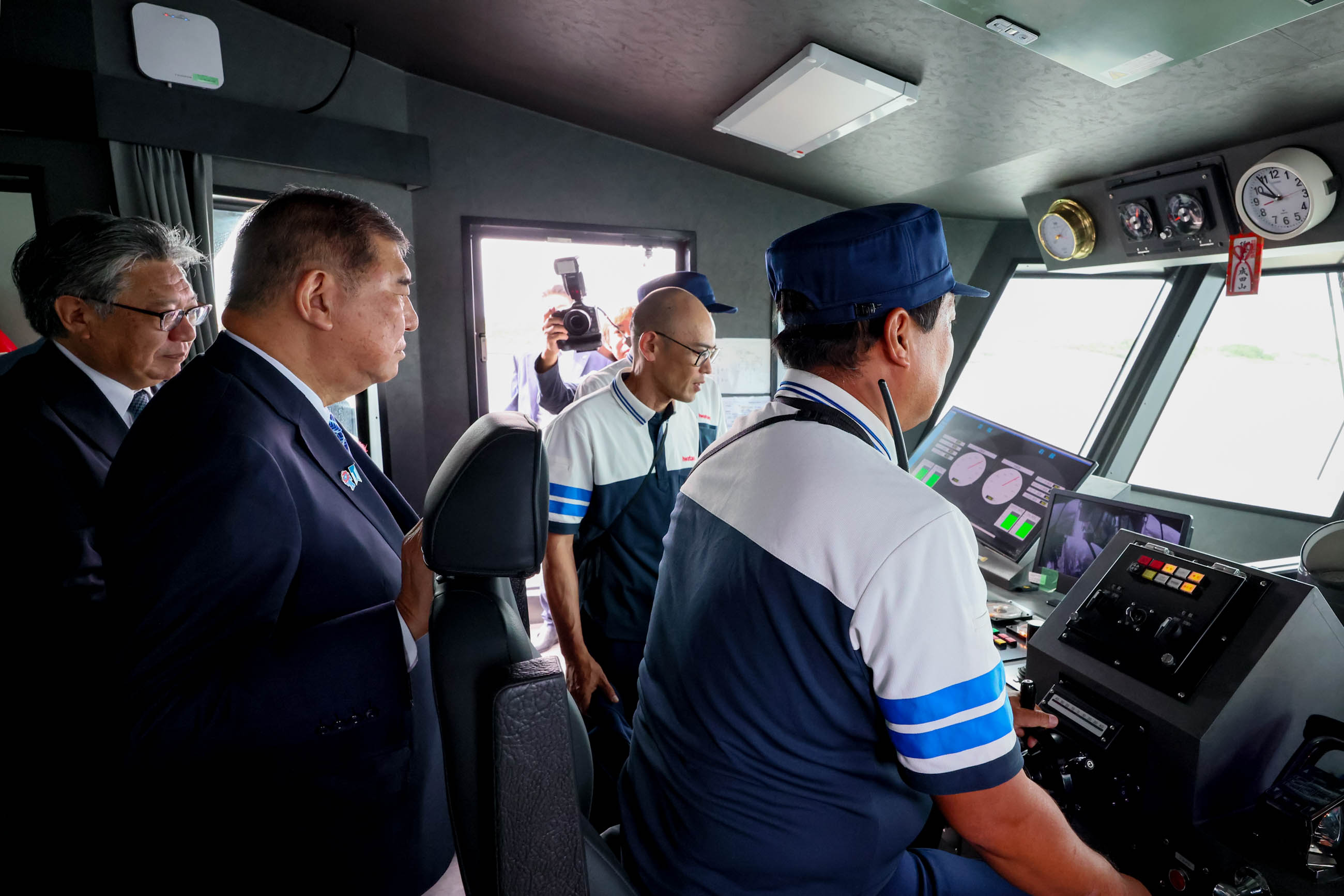 まほろばを視察する石破総理３