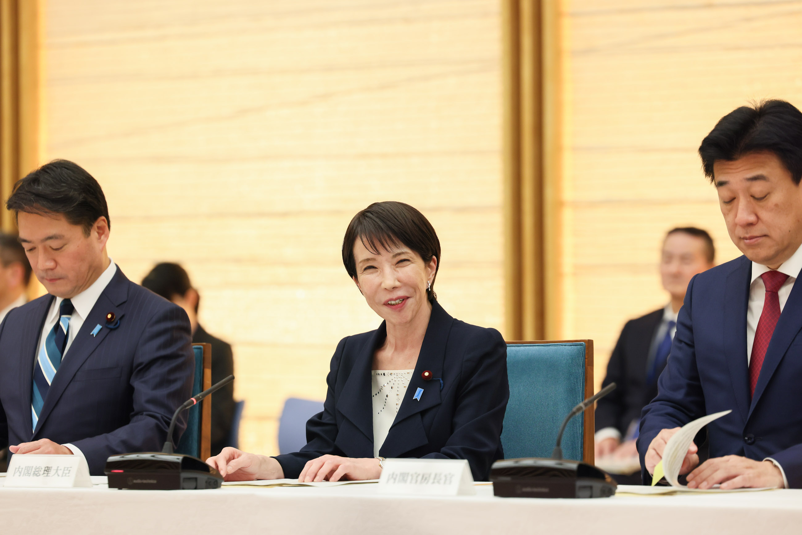 挨拶する高市総理４