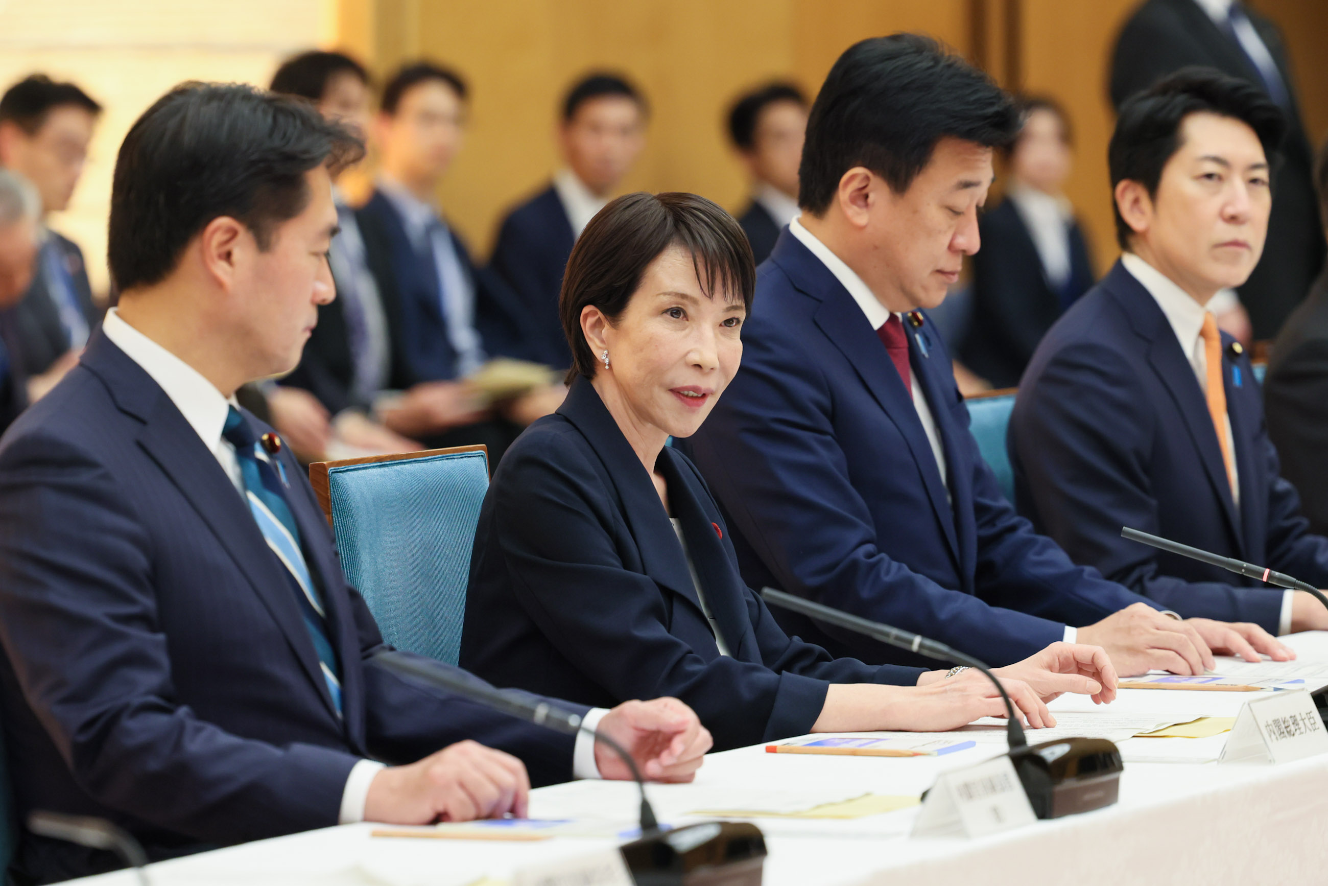 挨拶する高市総理５