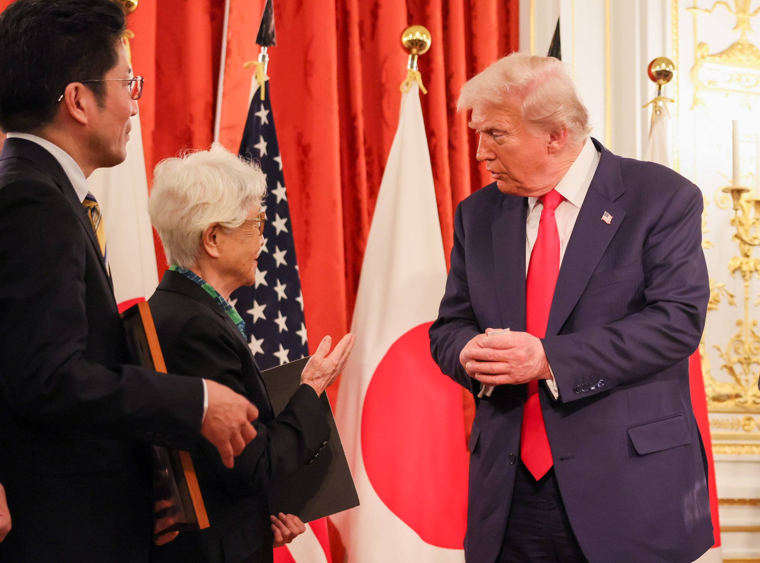 拉致被害者御家族等と面会するトランプ大統領２