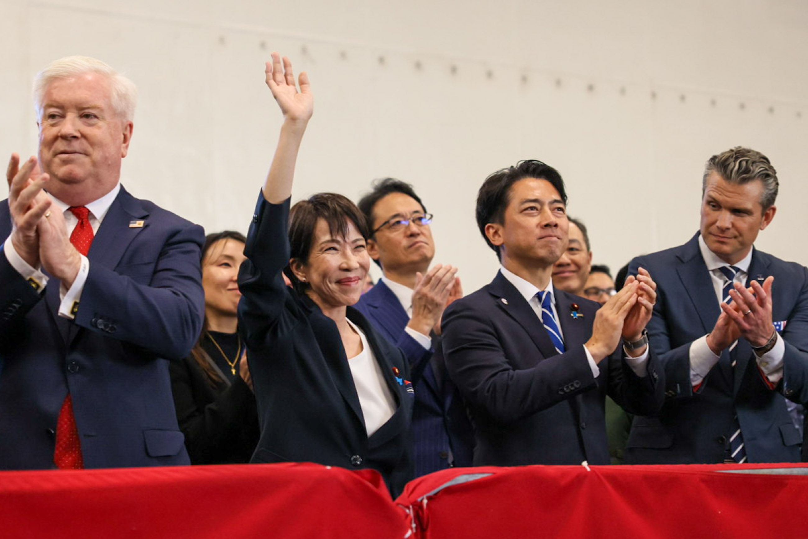 米海軍横須賀基地を訪問する高市総理４