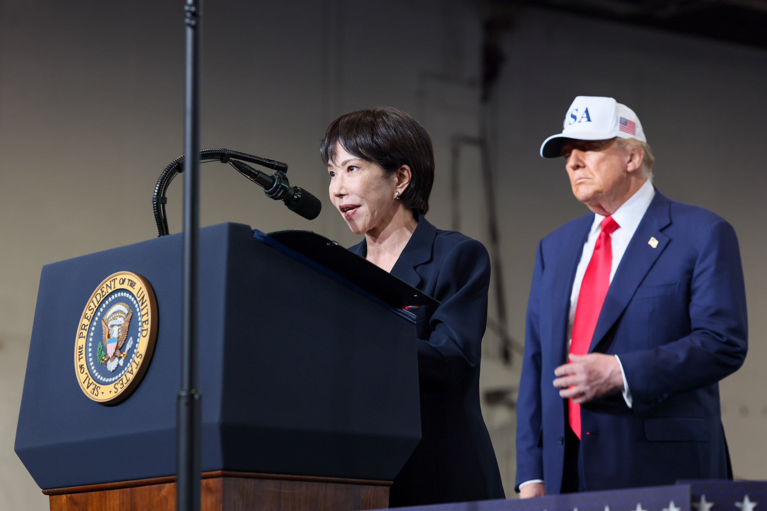 挨拶をする高市総理３