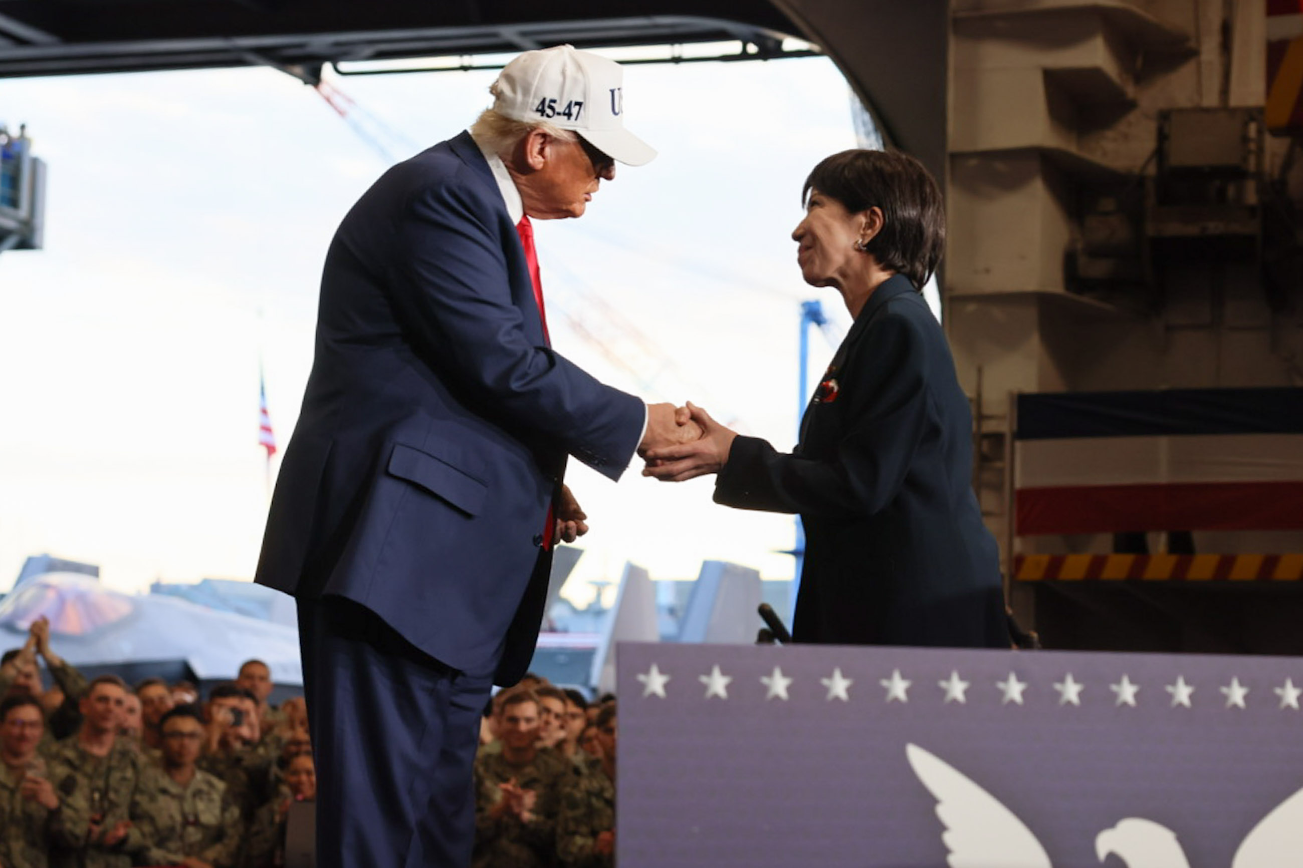 挨拶をする両首脳４